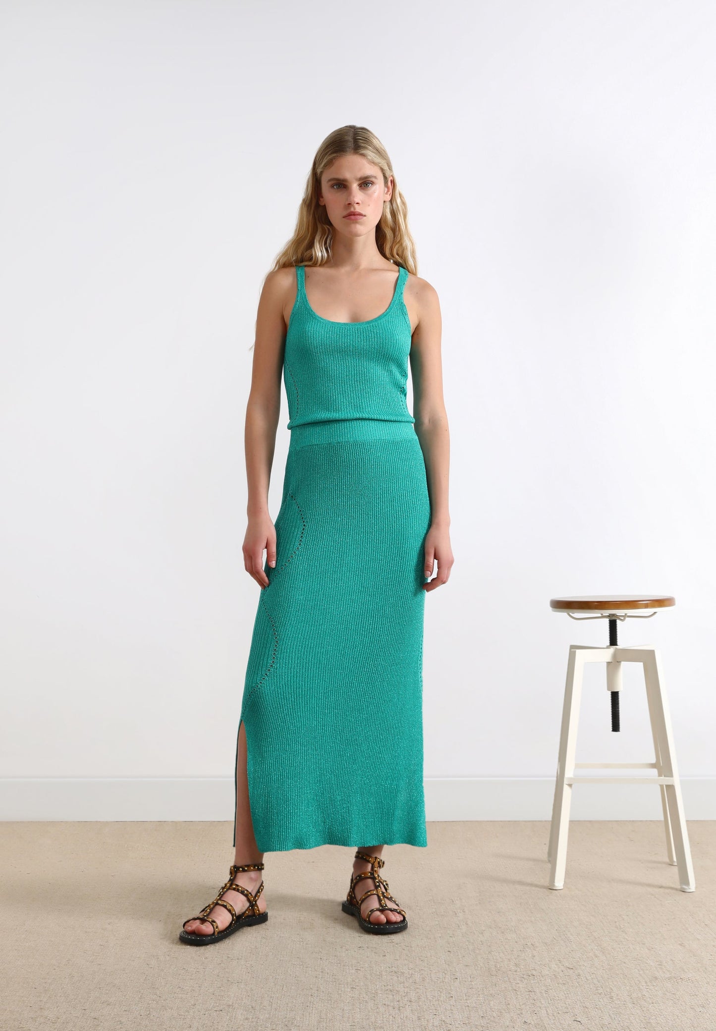 TOP DE MALHA DE COSTAS COM ABERTURAS