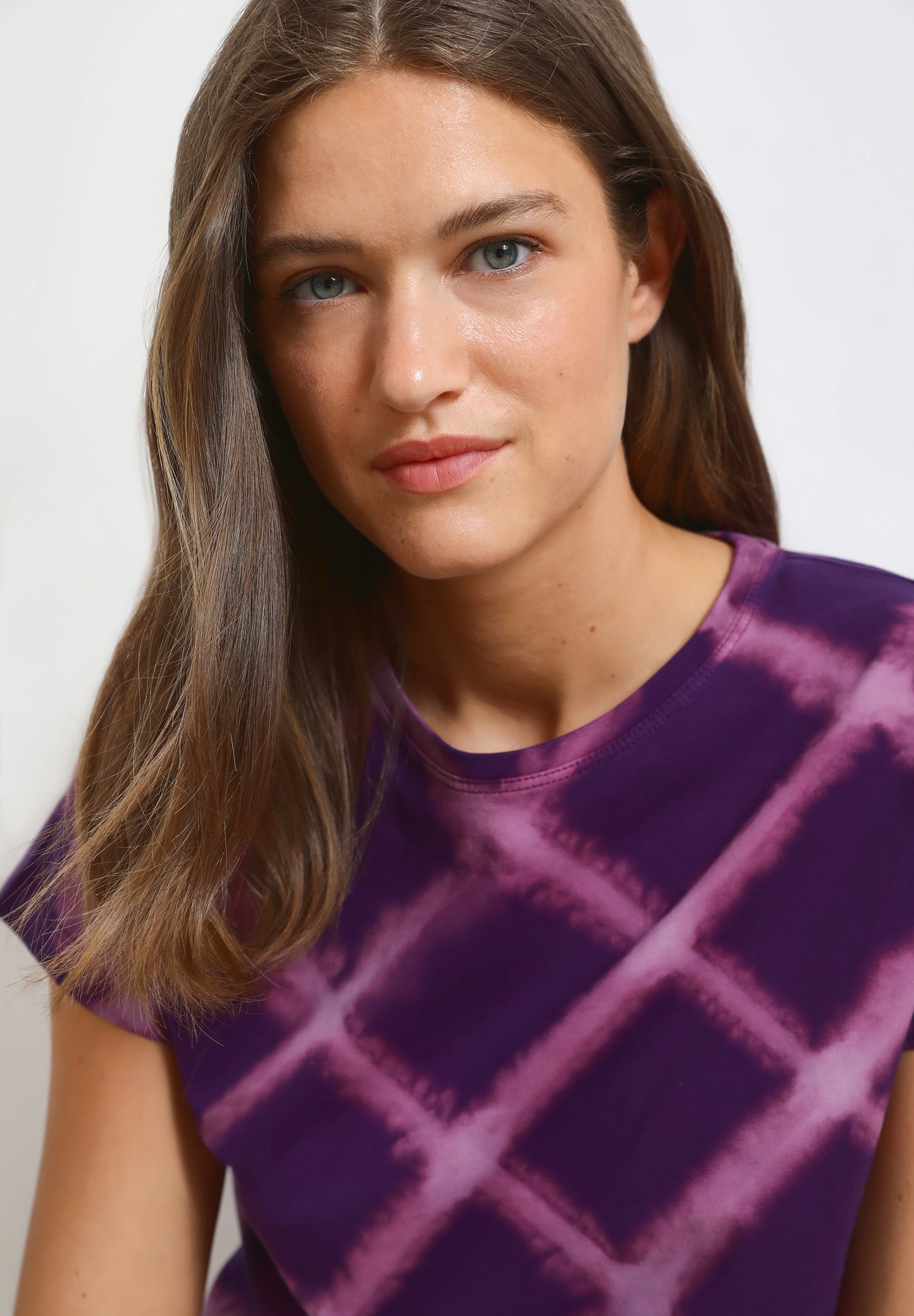 T-SHIRT ÀS RISCAS TIE-DYE