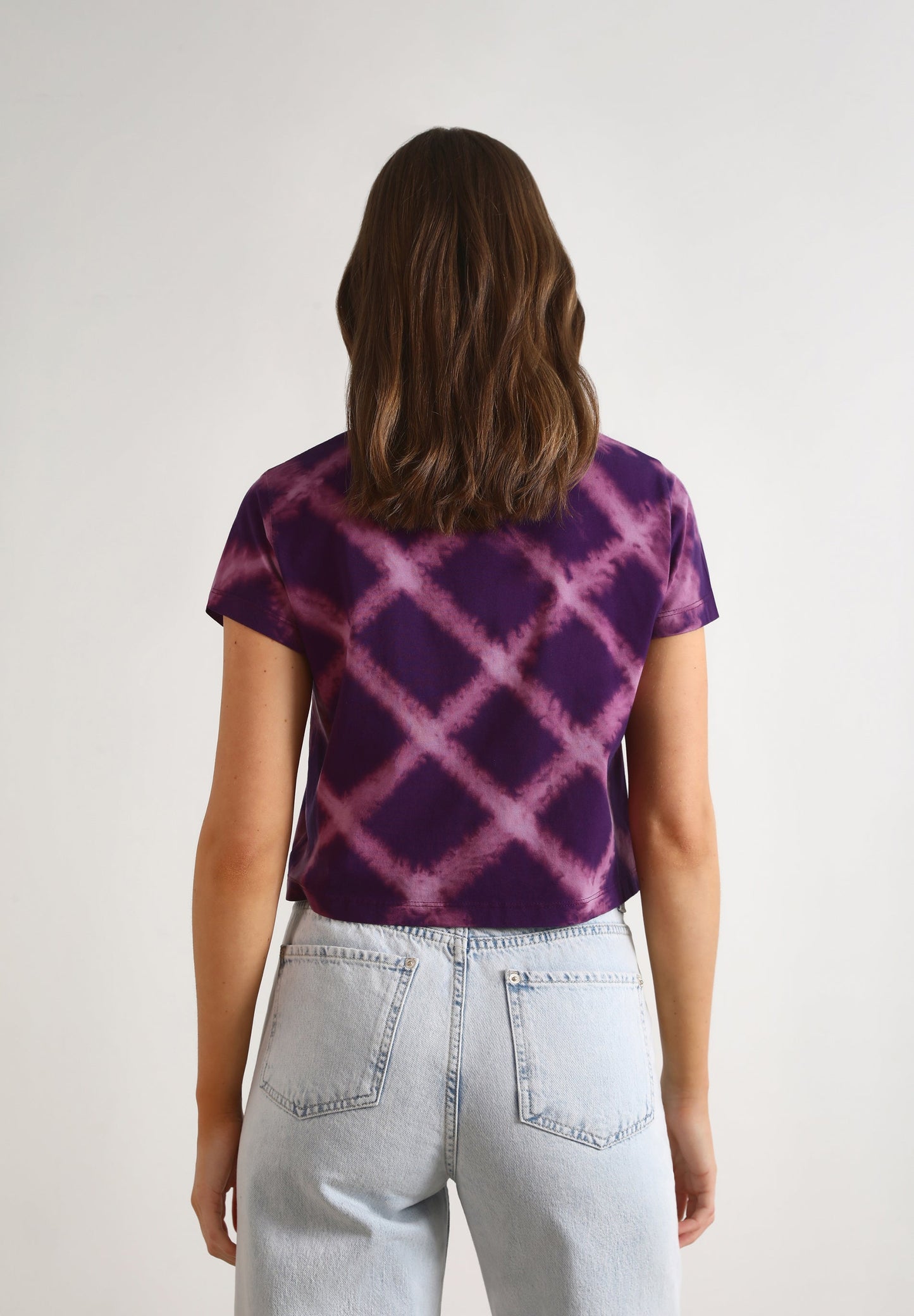 T-SHIRT ÀS RISCAS TIE-DYE