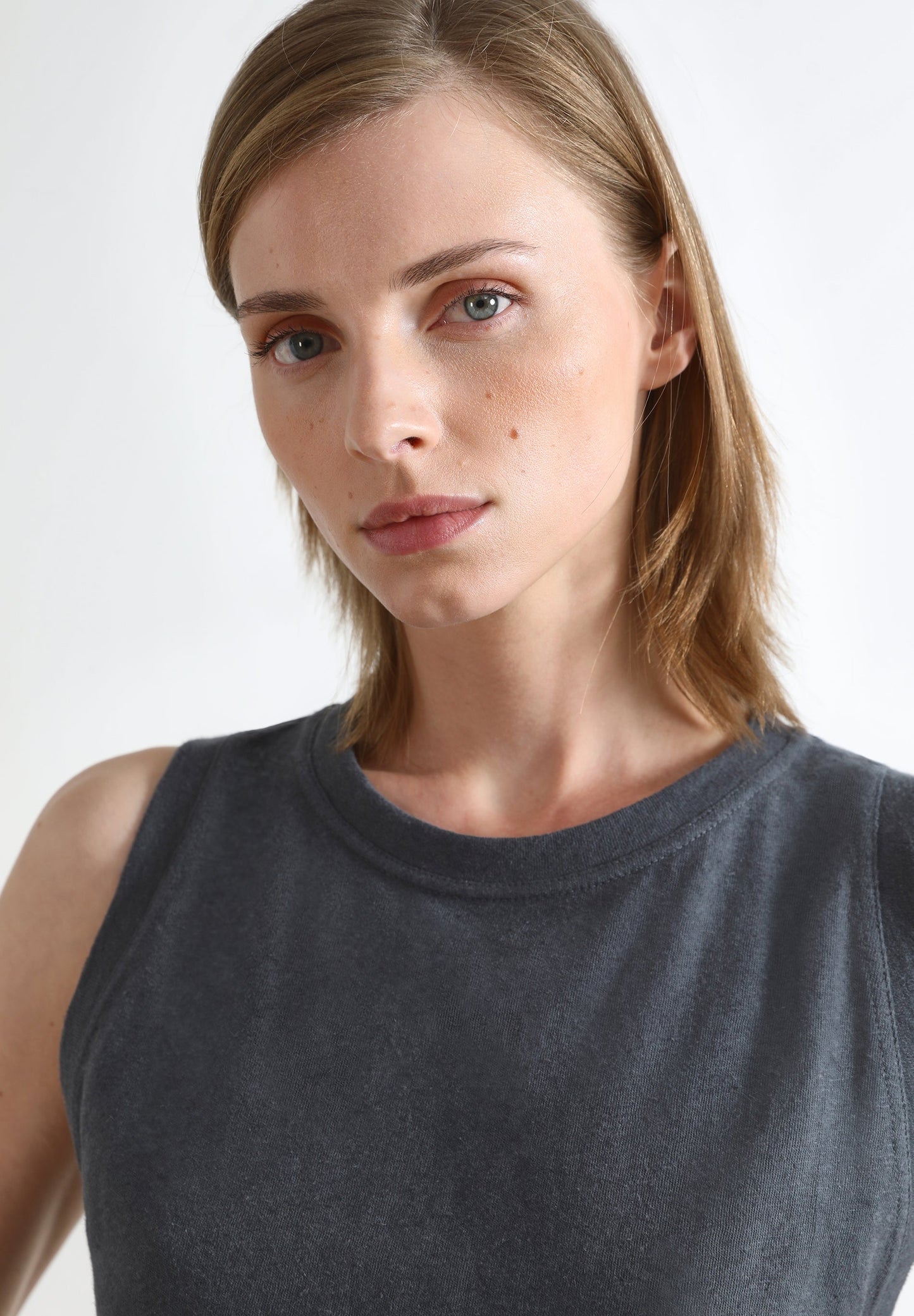 T-SHIRT BÁSICA EM LINHO