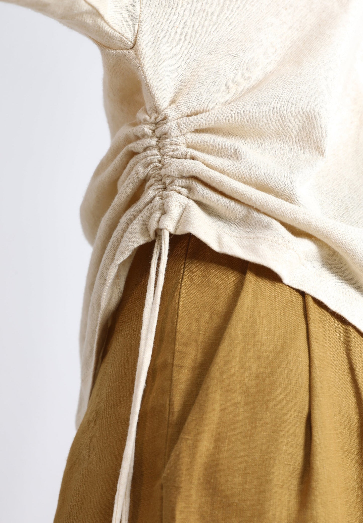 T-SHIRT DE LINHO DE MANGA COMPRIDA