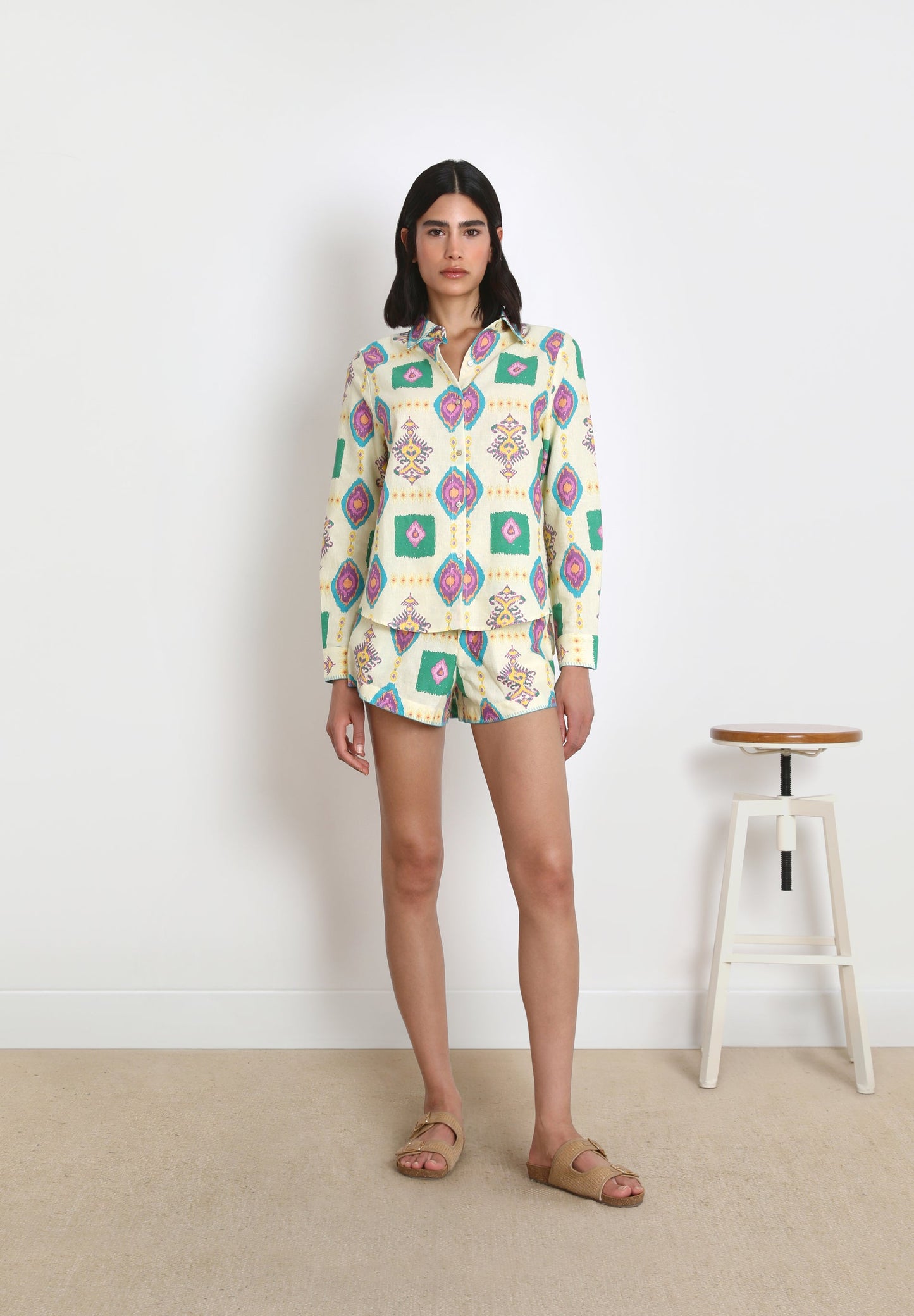 CAMISA COM PADRÃO IKAT