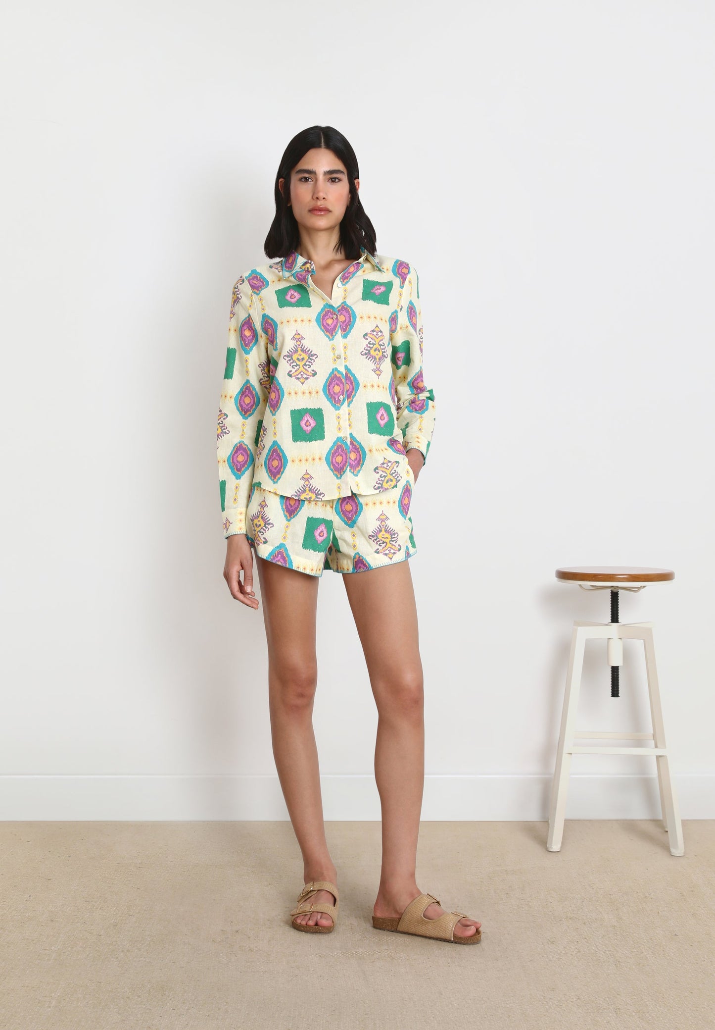 CAMISA COM PADRÃO IKAT