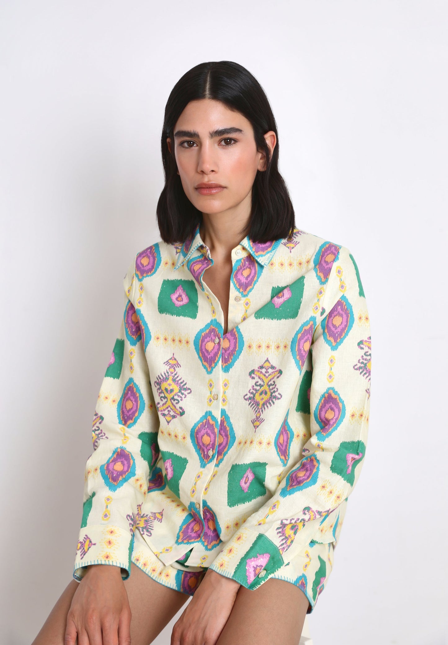 CAMISA COM PADRÃO IKAT