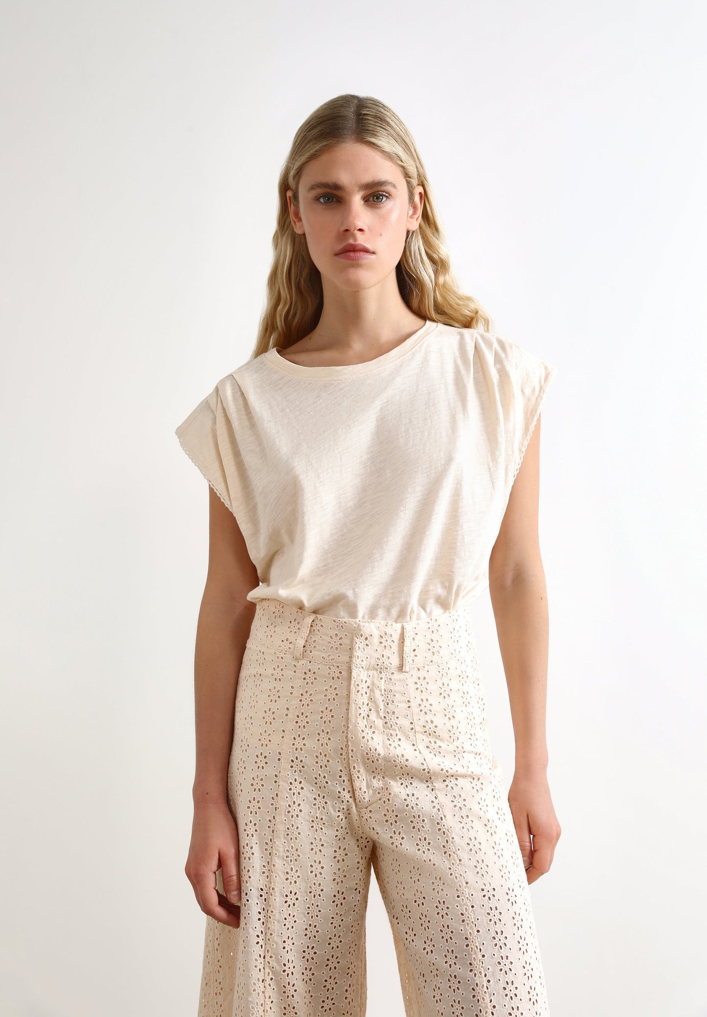 T-SHIRT COM FRANZIDO