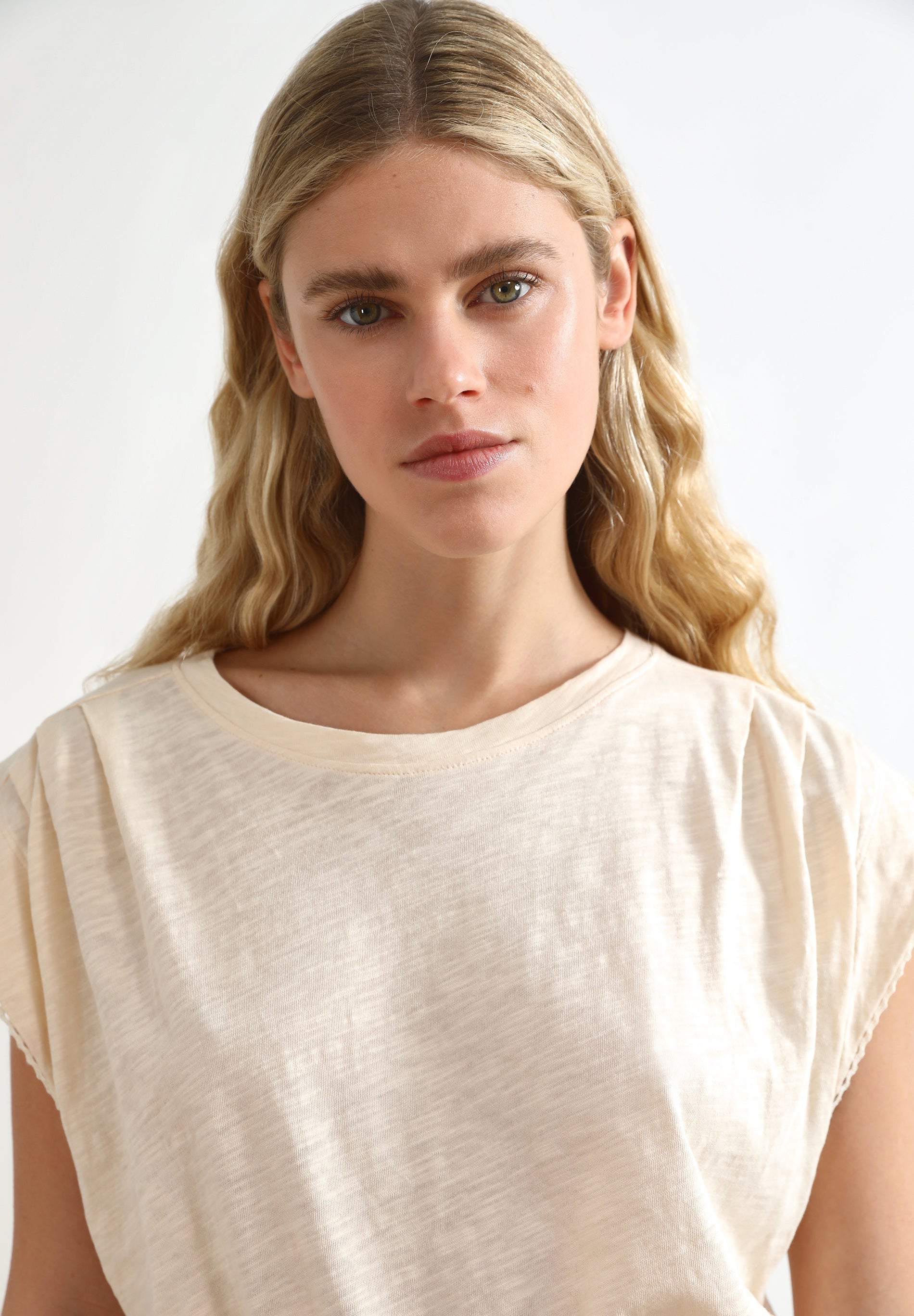 T-SHIRT COM FRANZIDO