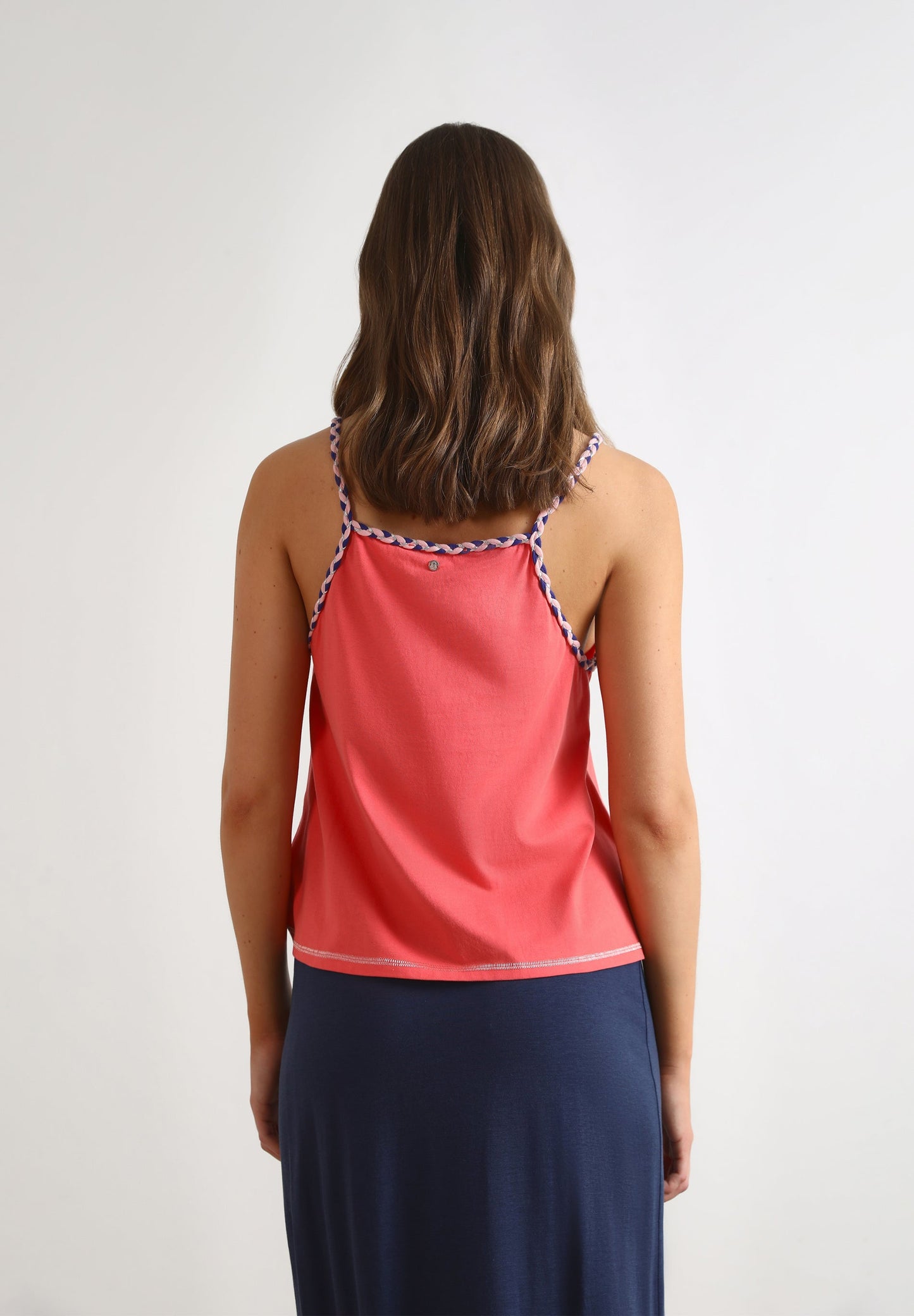 T-SHIRT DE ALÇAS COM PORMENOR