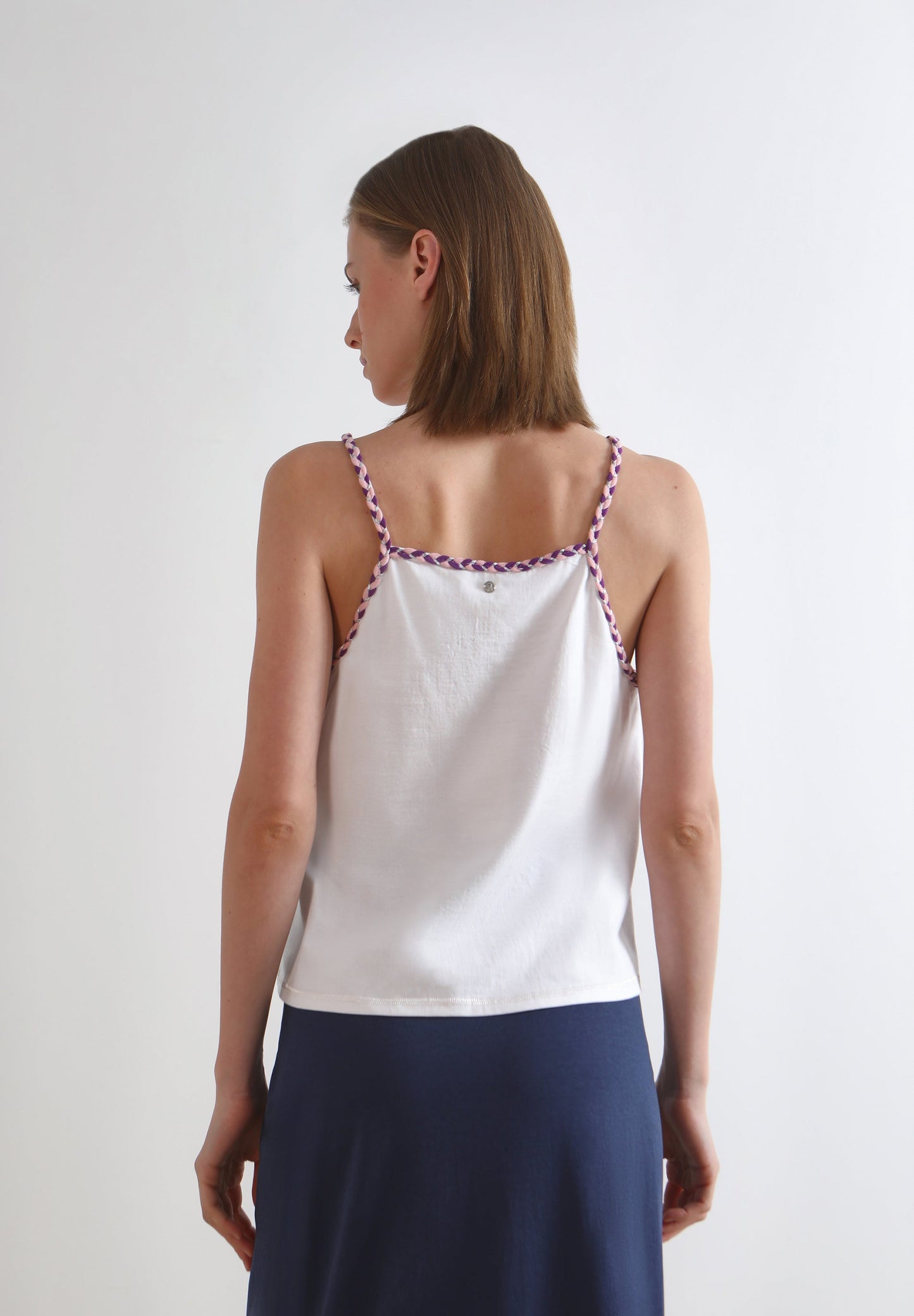 T-SHIRT DE ALÇAS COM PORMENOR