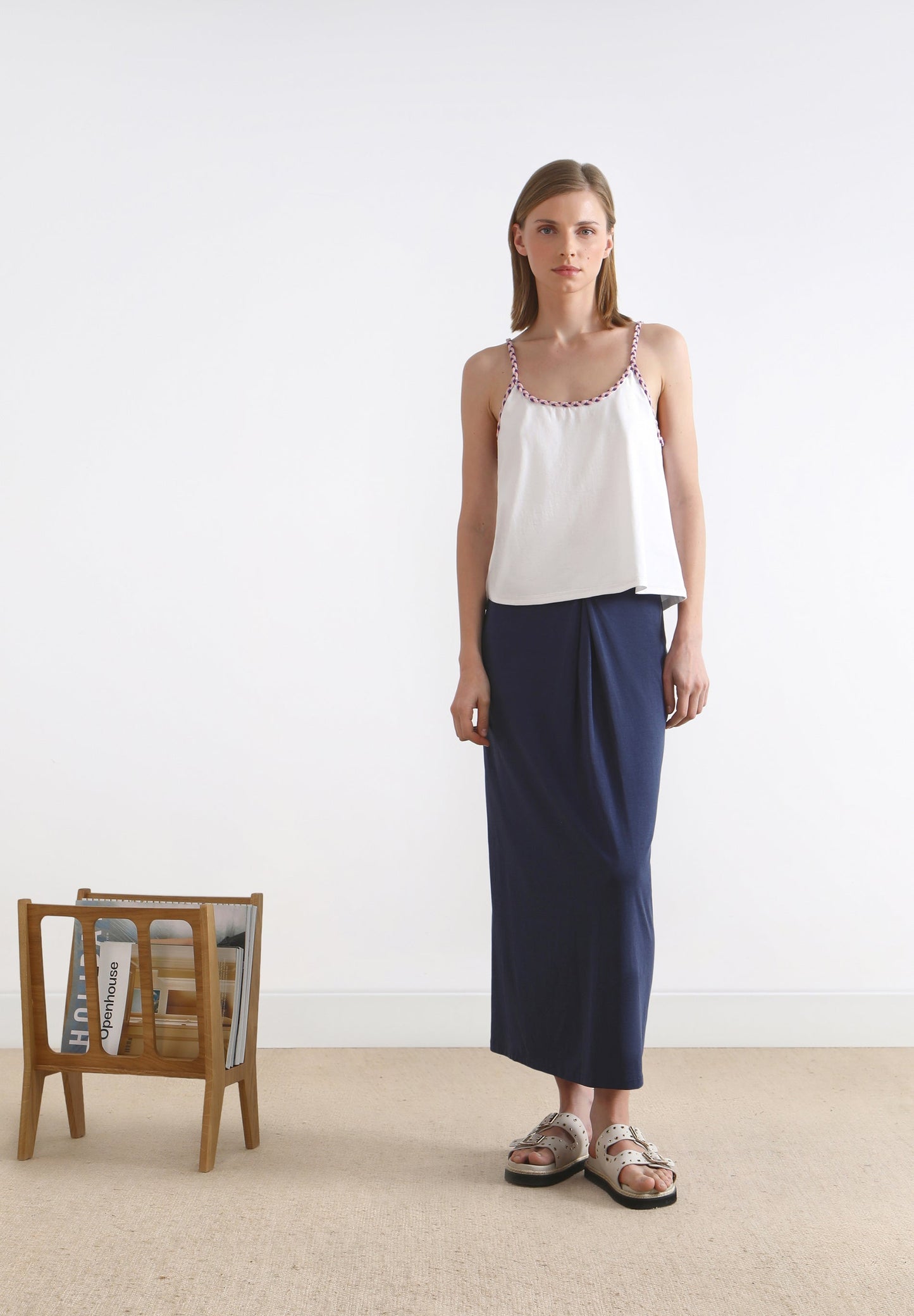 T-SHIRT DE ALÇAS COM PORMENOR