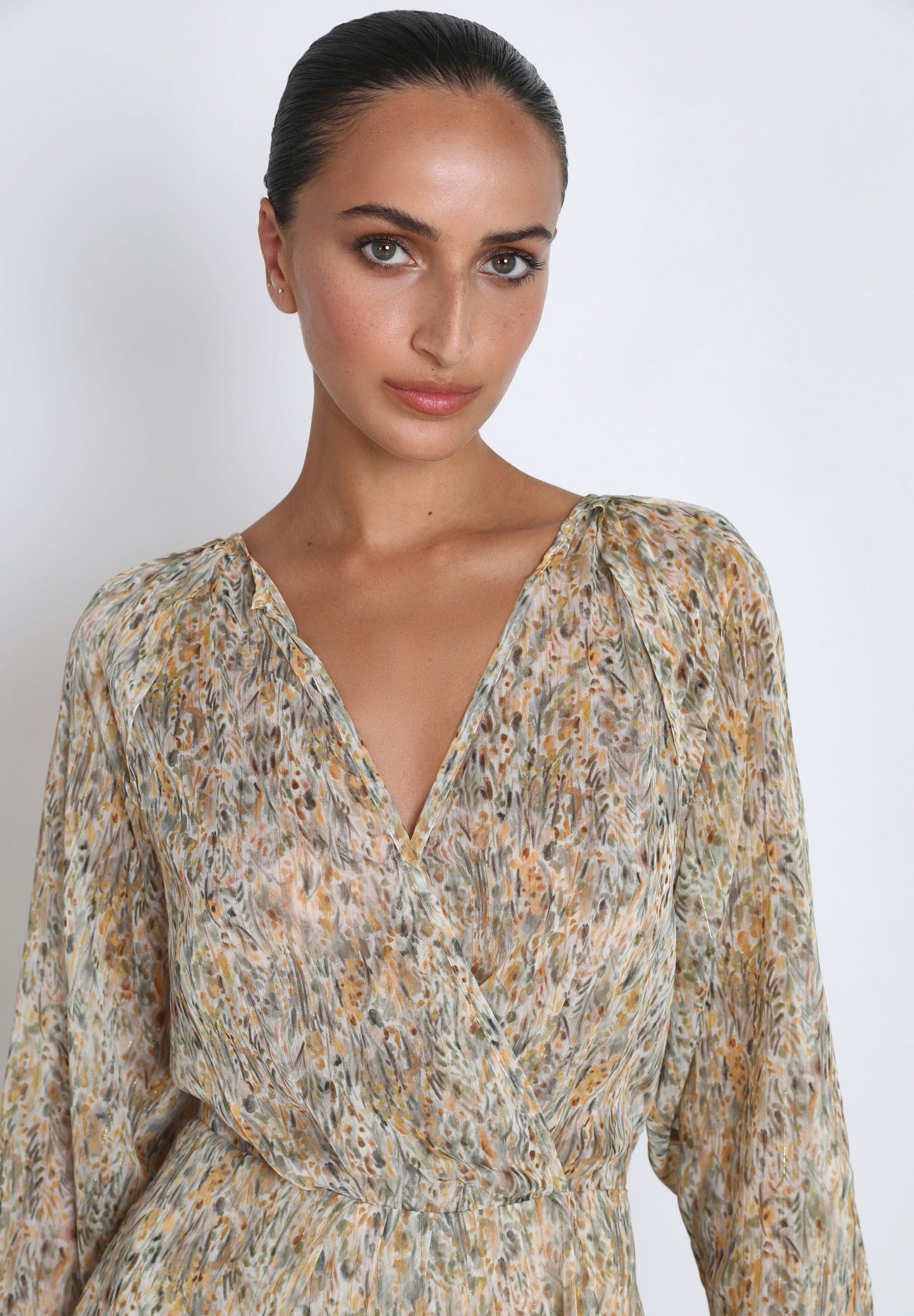 VESTIDO COM FIO METALIZADO