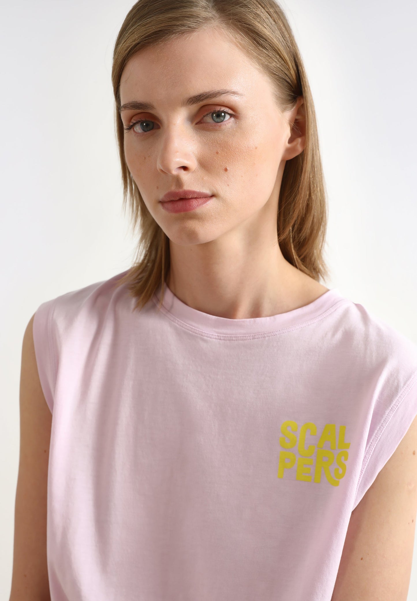 T-SHIRT COM PADRÃO GRANDE