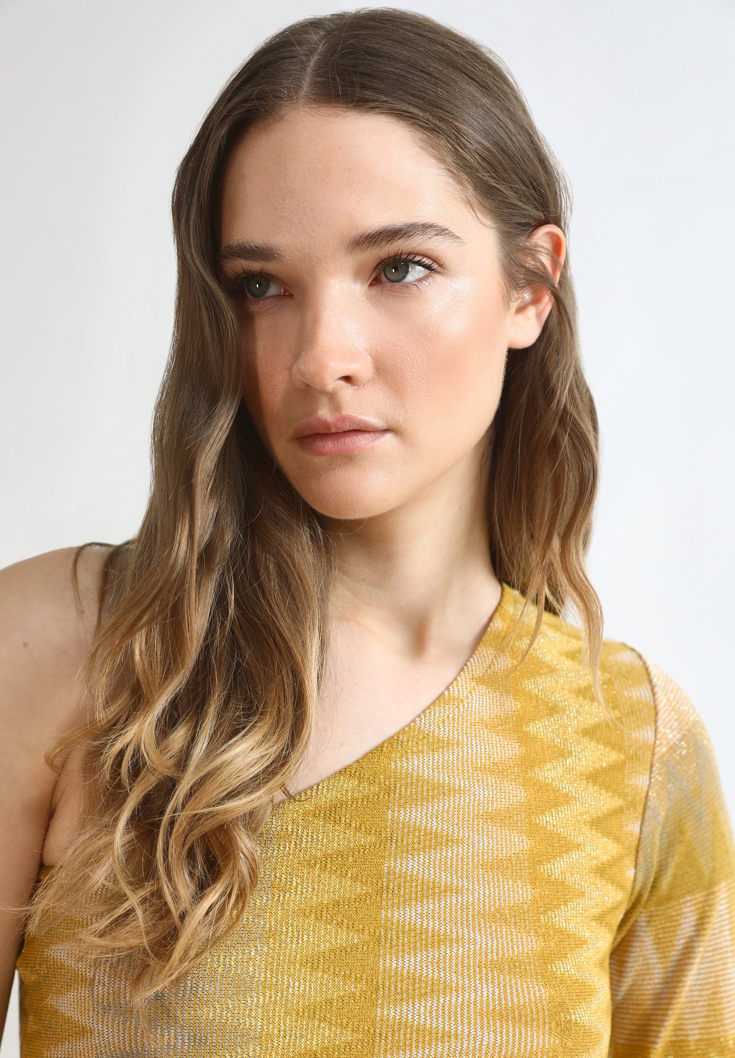 VESTIDO DE MALHA ASSIMÉTRICO