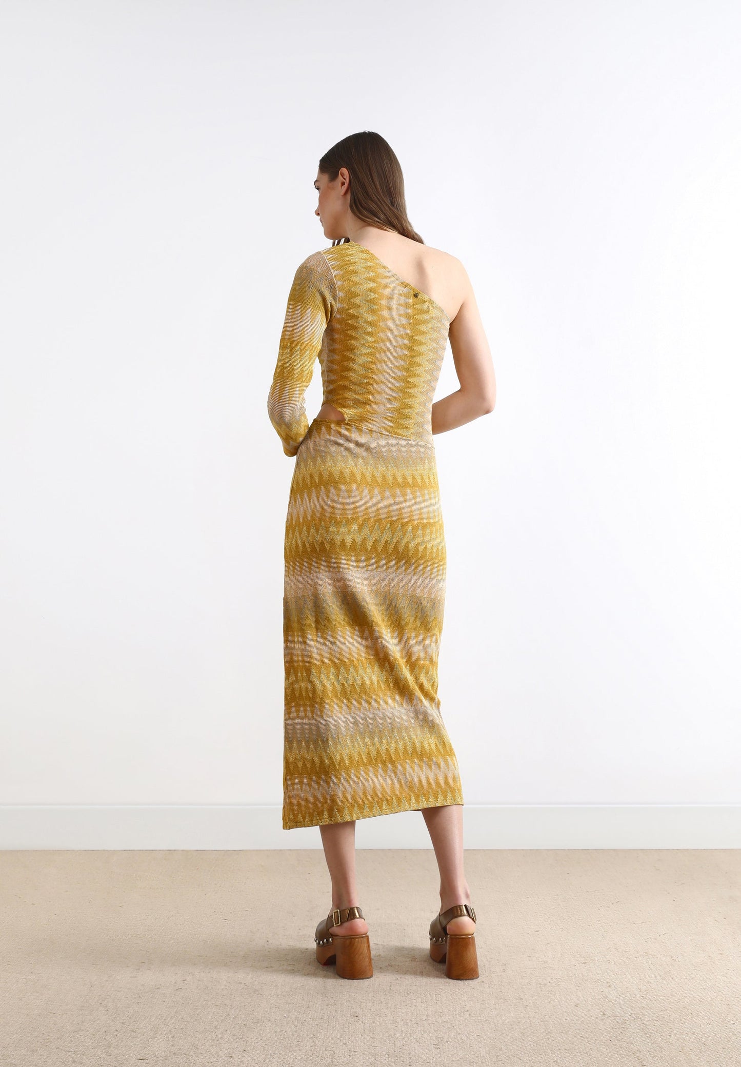 VESTIDO DE MALHA ASSIMÉTRICO