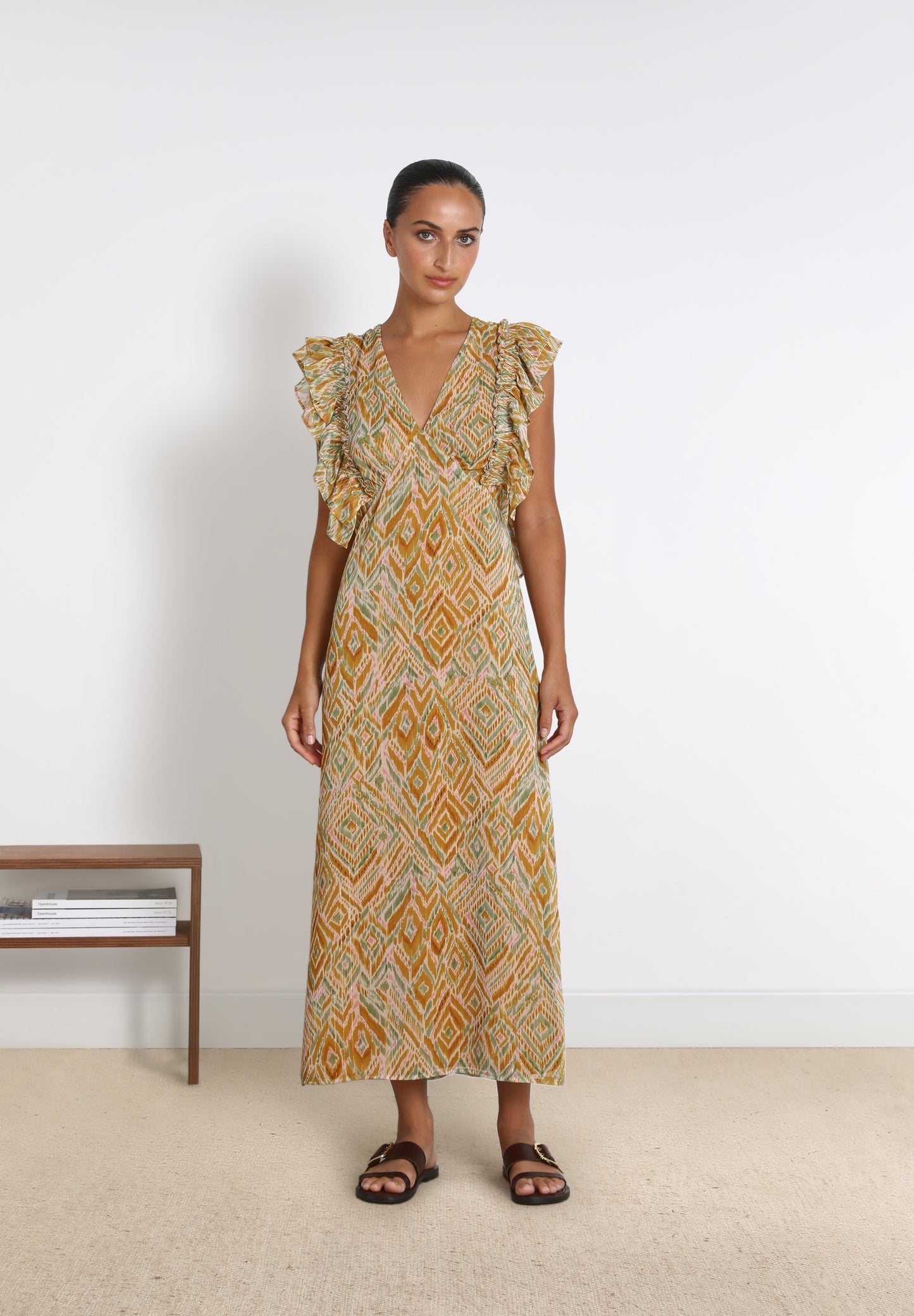 VESTIDO MIDI COM MANGA DE FOLHOS