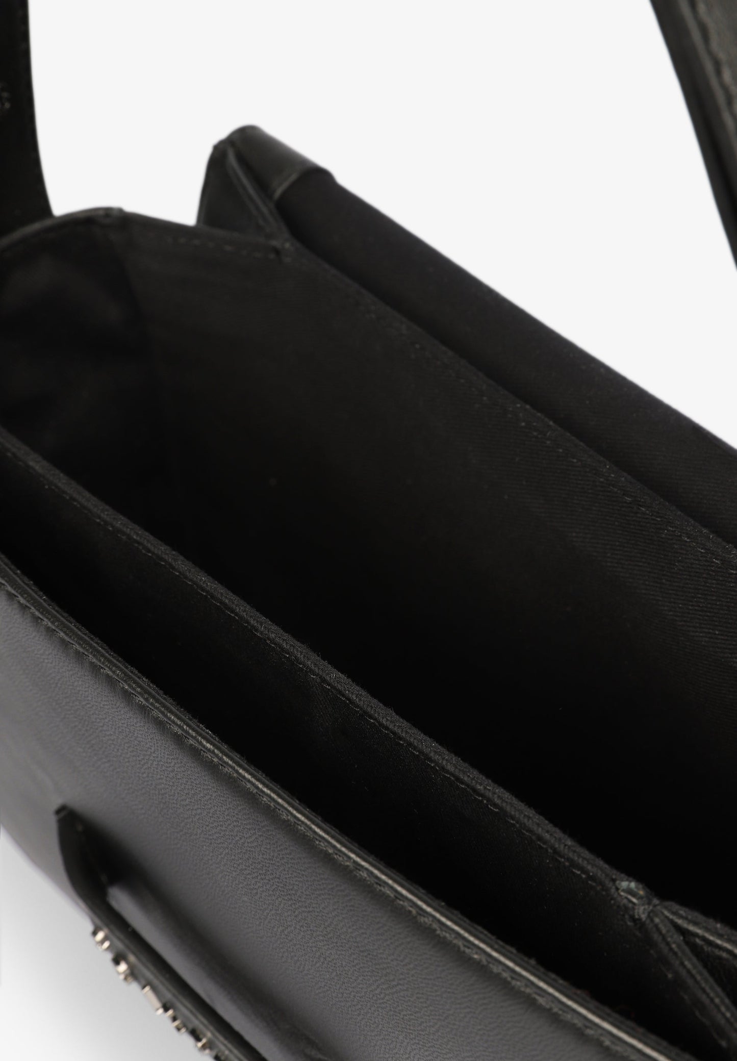 BOLSA DE PELE DETALHE FECHO