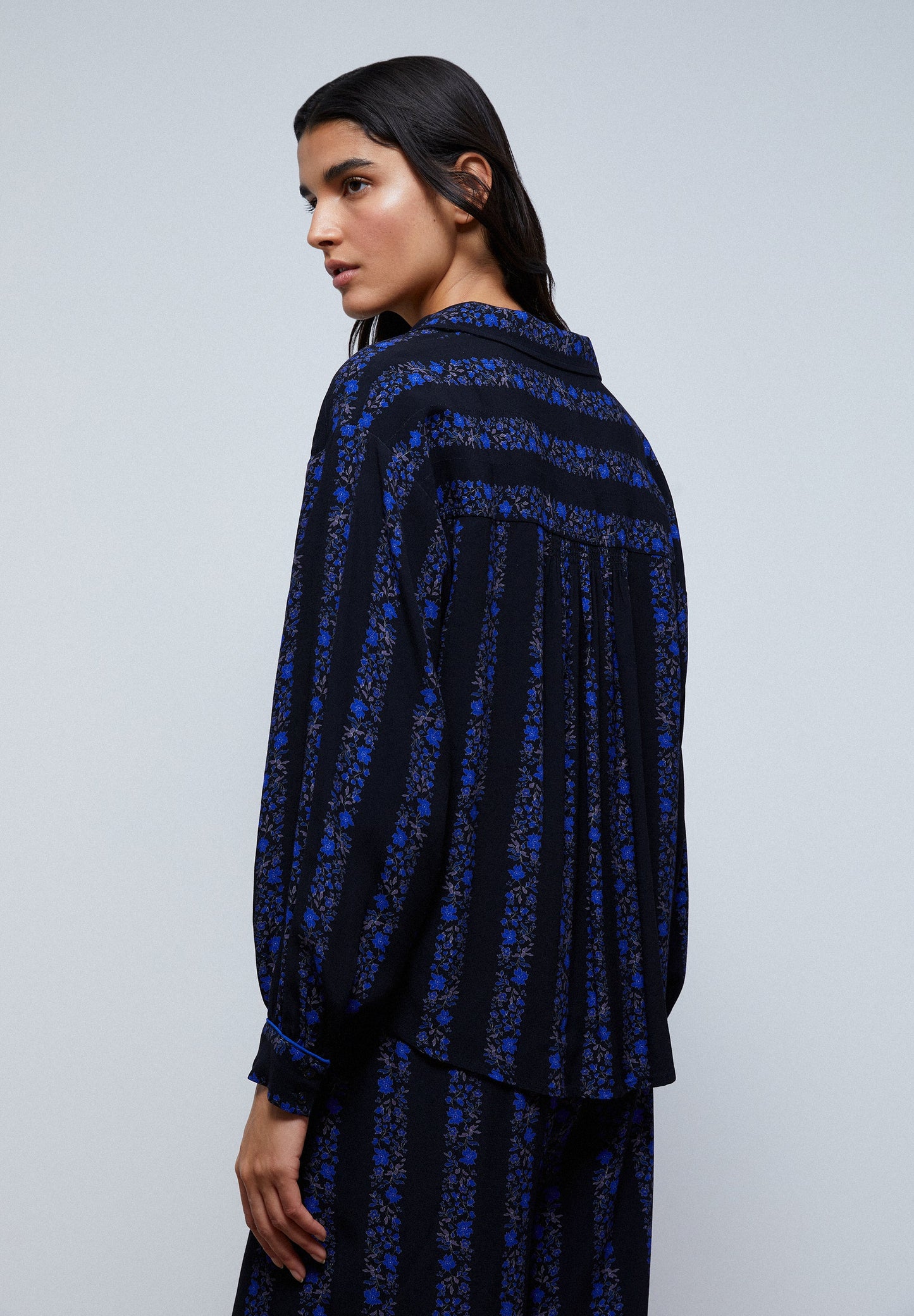 BLUSA ÀS RISCAS FLORAL