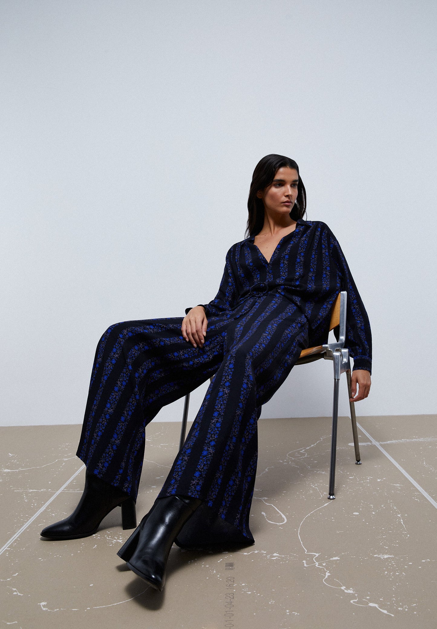 BLUSA ÀS RISCAS FLORAL