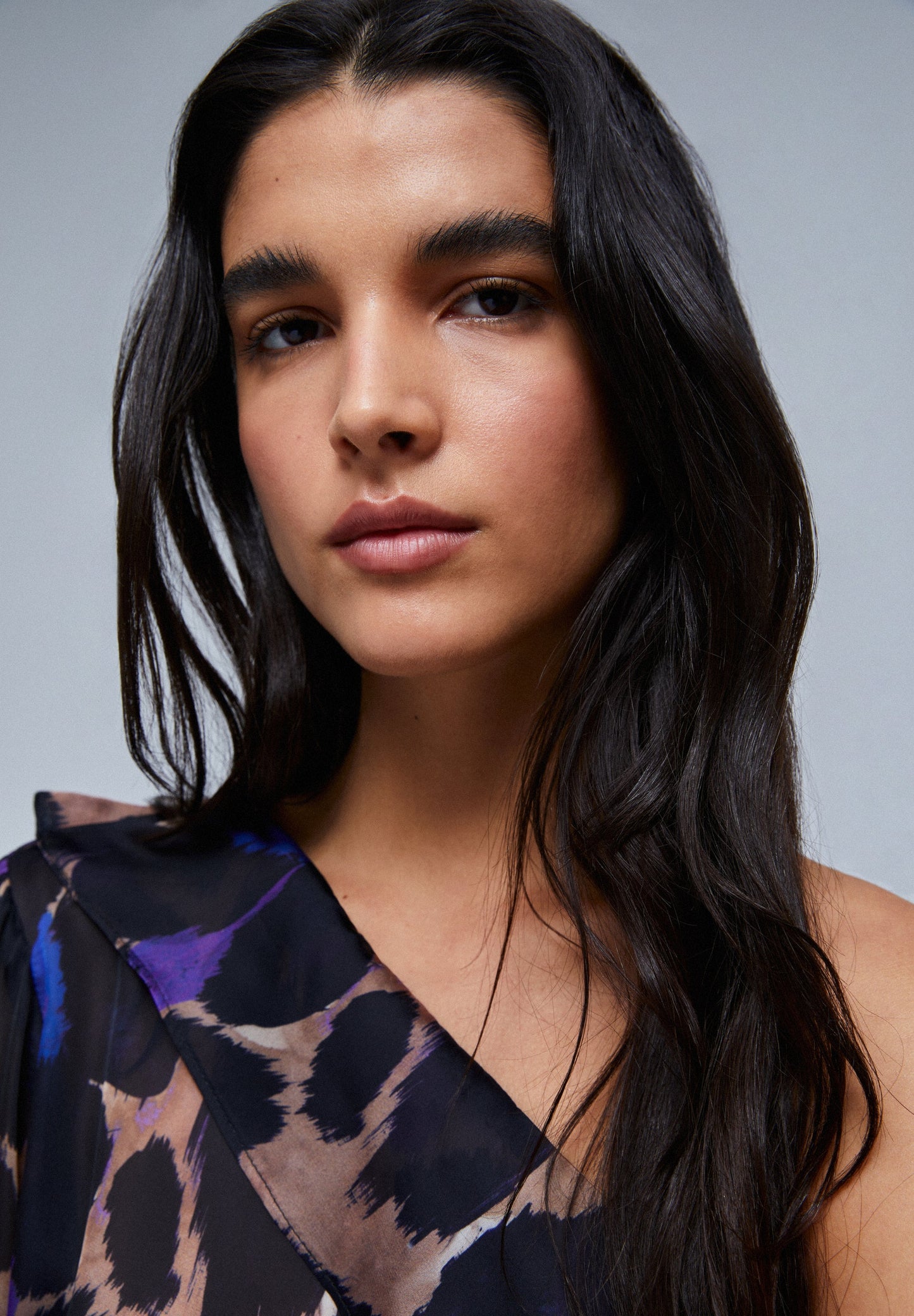 BLUSA ASSIMÉTRICA COM ESTAMPADO ANIMAL