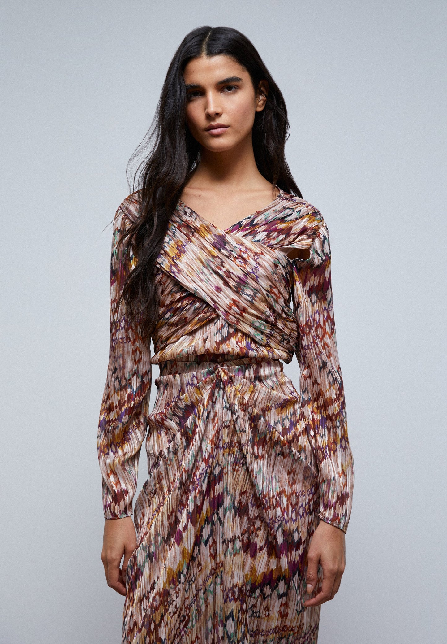 BLUSA PLISSADA COM ABERTURAS