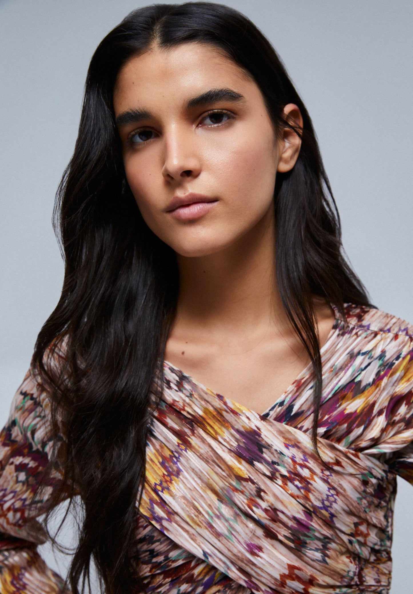 BLUSA PLISSADA COM ABERTURAS