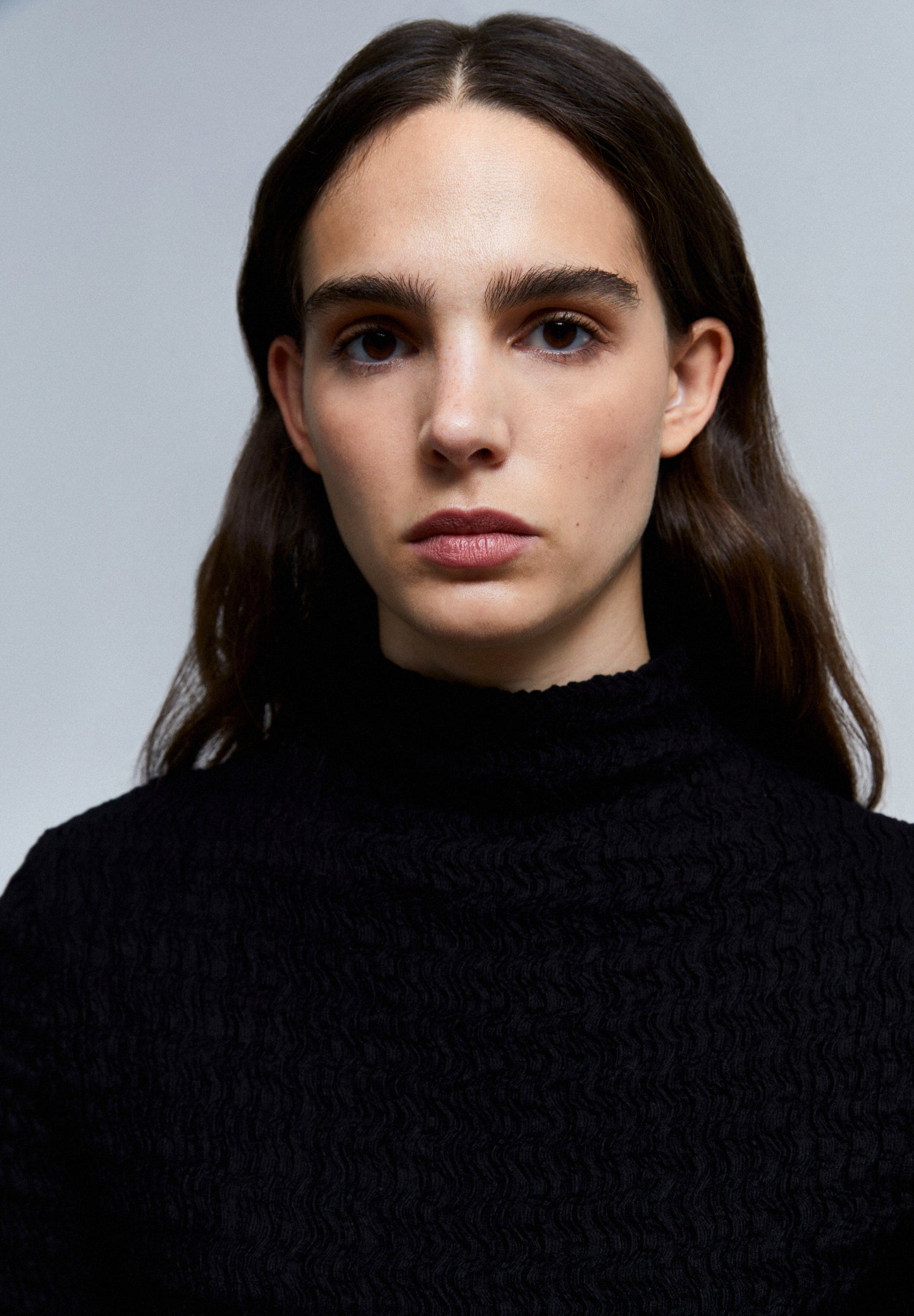 T-SHIRT DE GOLA ALTA COM TEXTURA