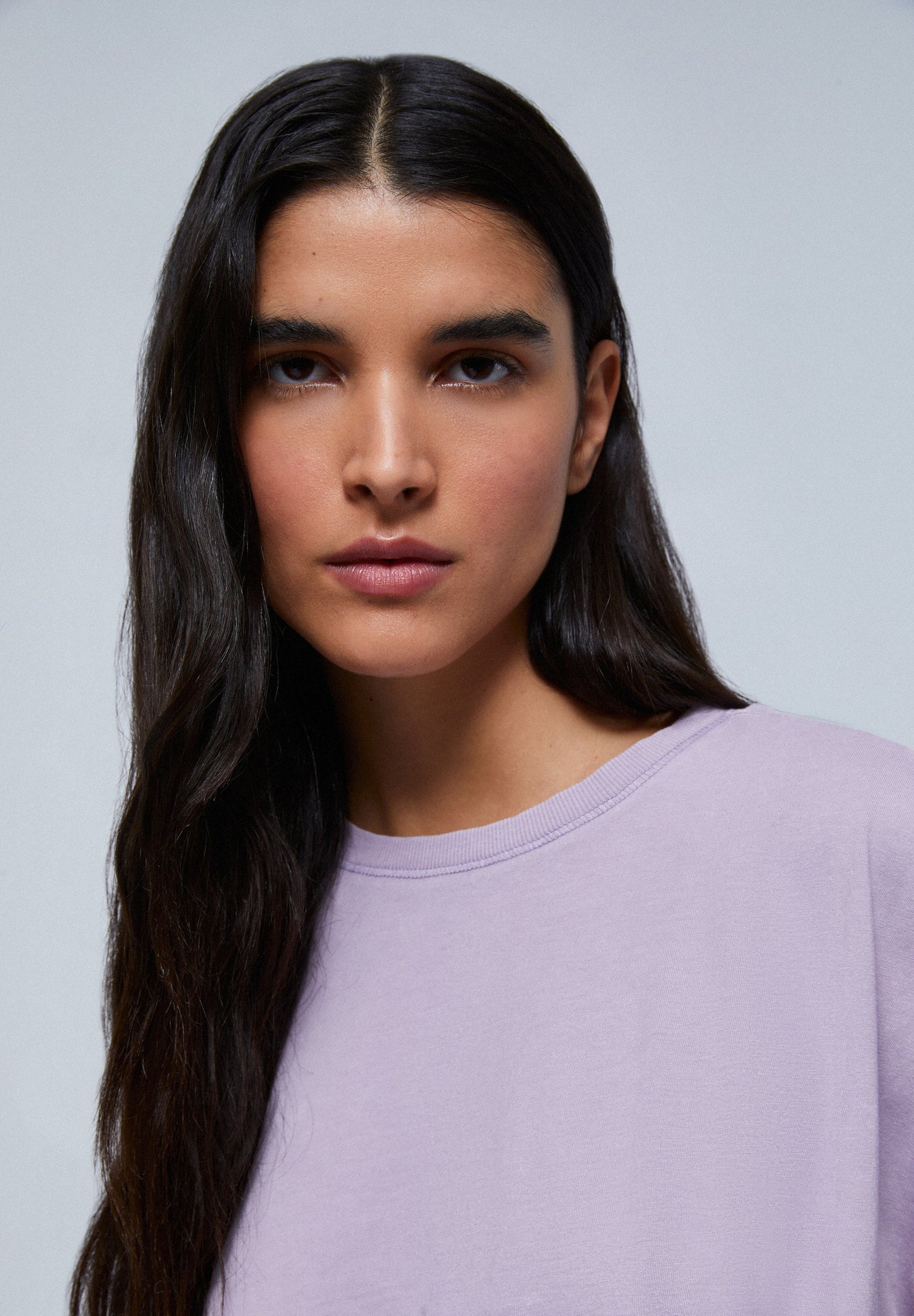 T-SHIRT DESBOTADA COM PLISSADO LATERAL