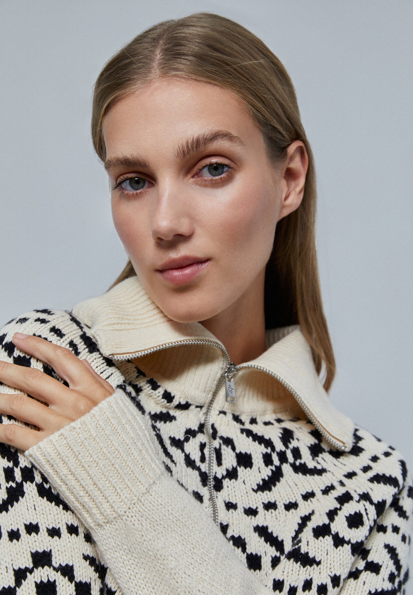 SWEATER COM PORMENOR DE MOTIVOS