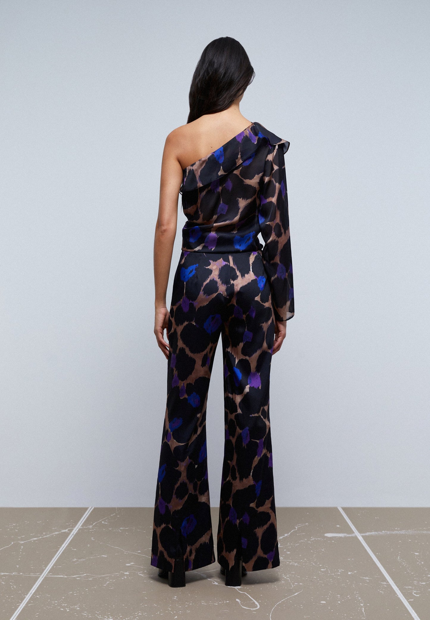 CALÇAS COM ESTAMPADO ANIMAL E PORMENOR NA CINTURA