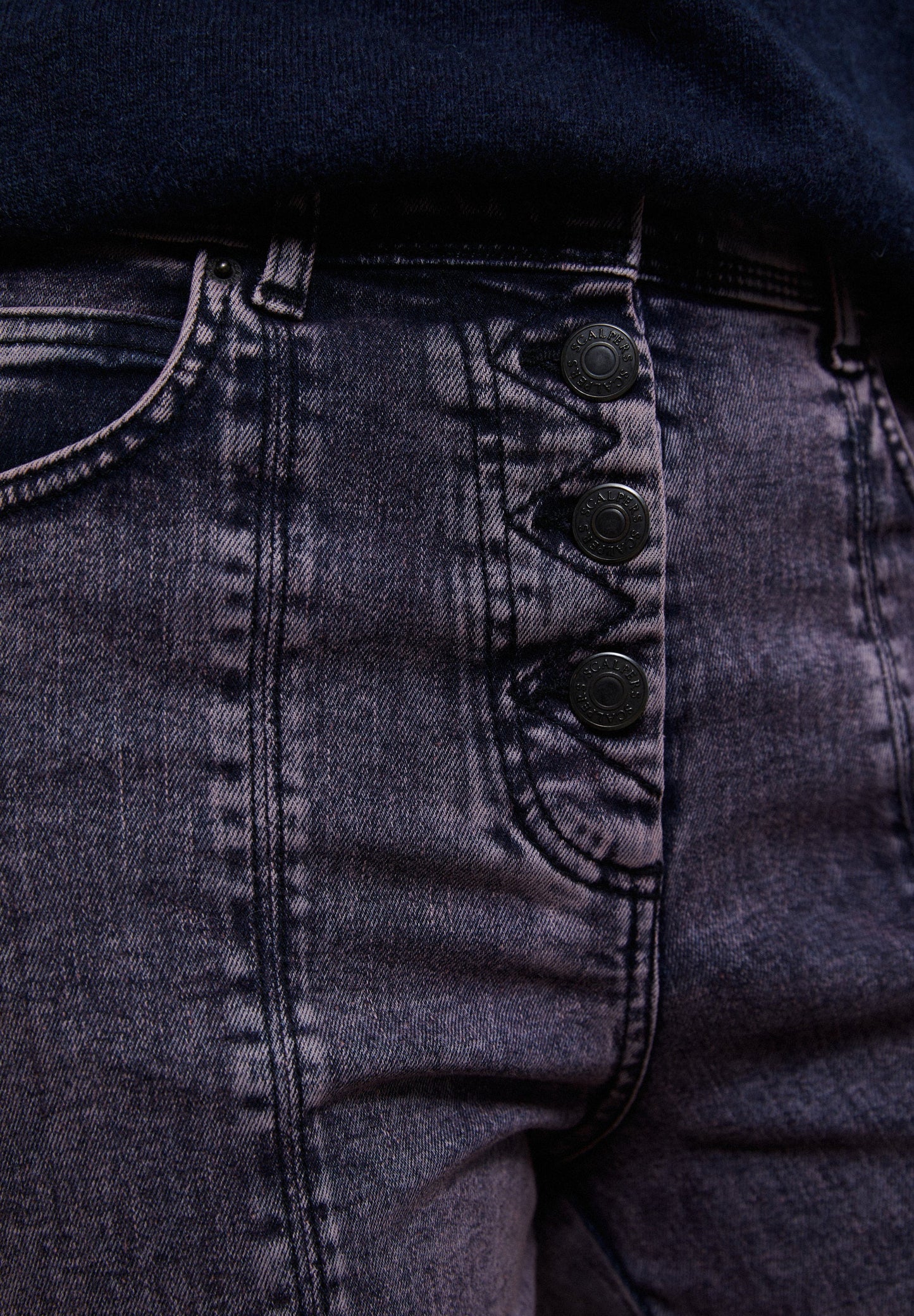 JEANS ANKLE FLARE COM COSTURAS