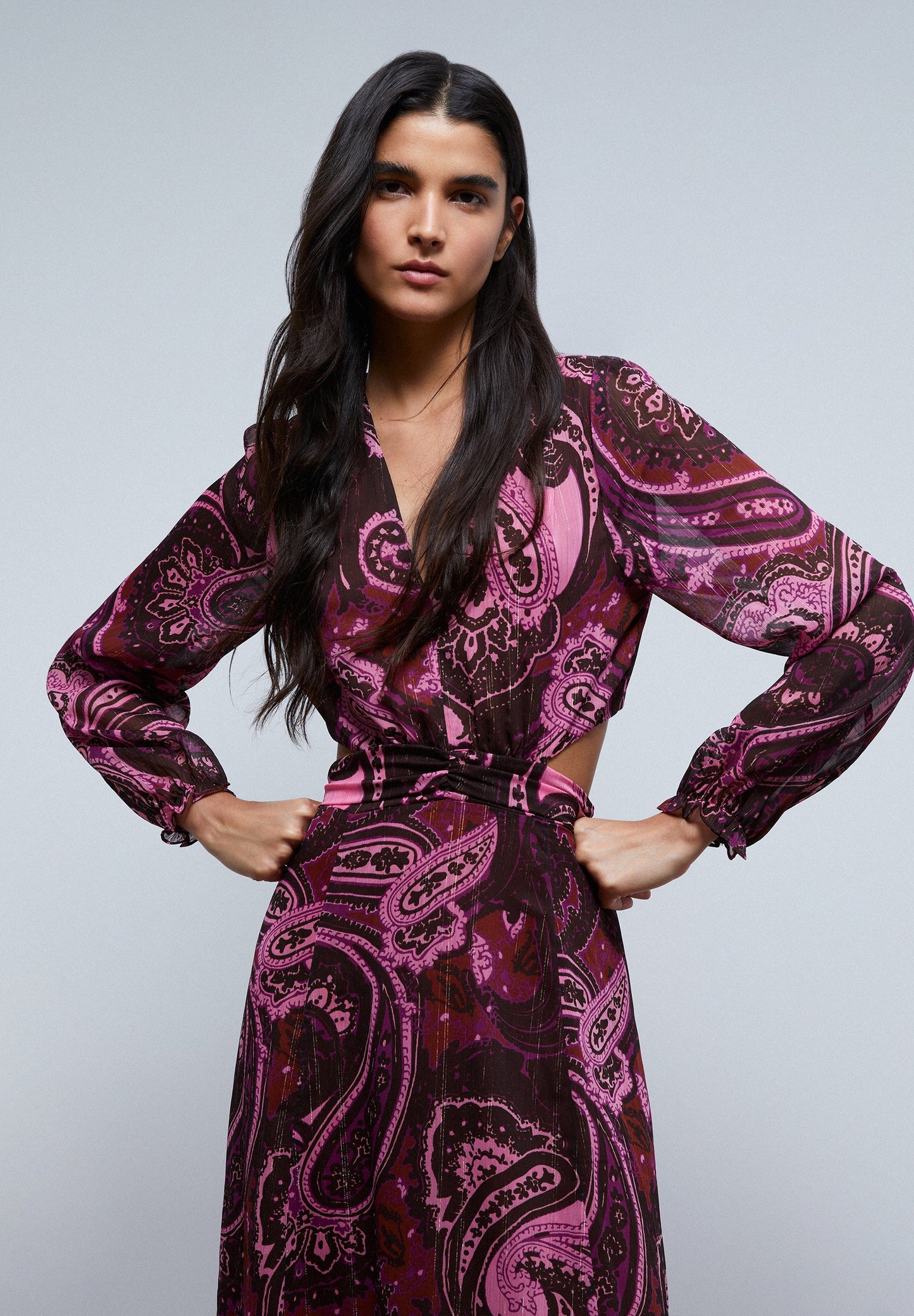 VESTIDO PAISLEY COM ABERTURAS