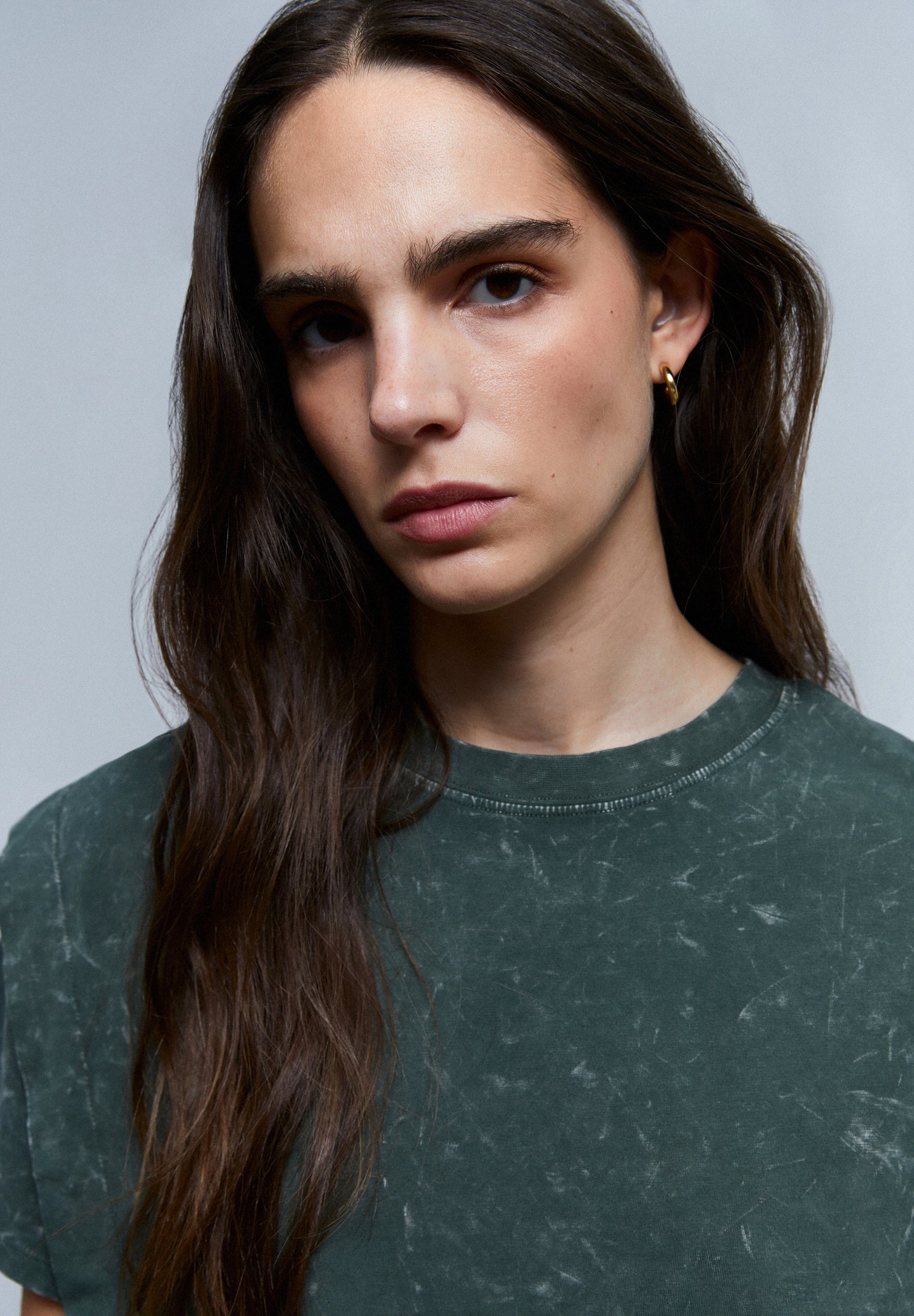 T-SHIRT COM SKULL ATRÁS COM CRISTAIS