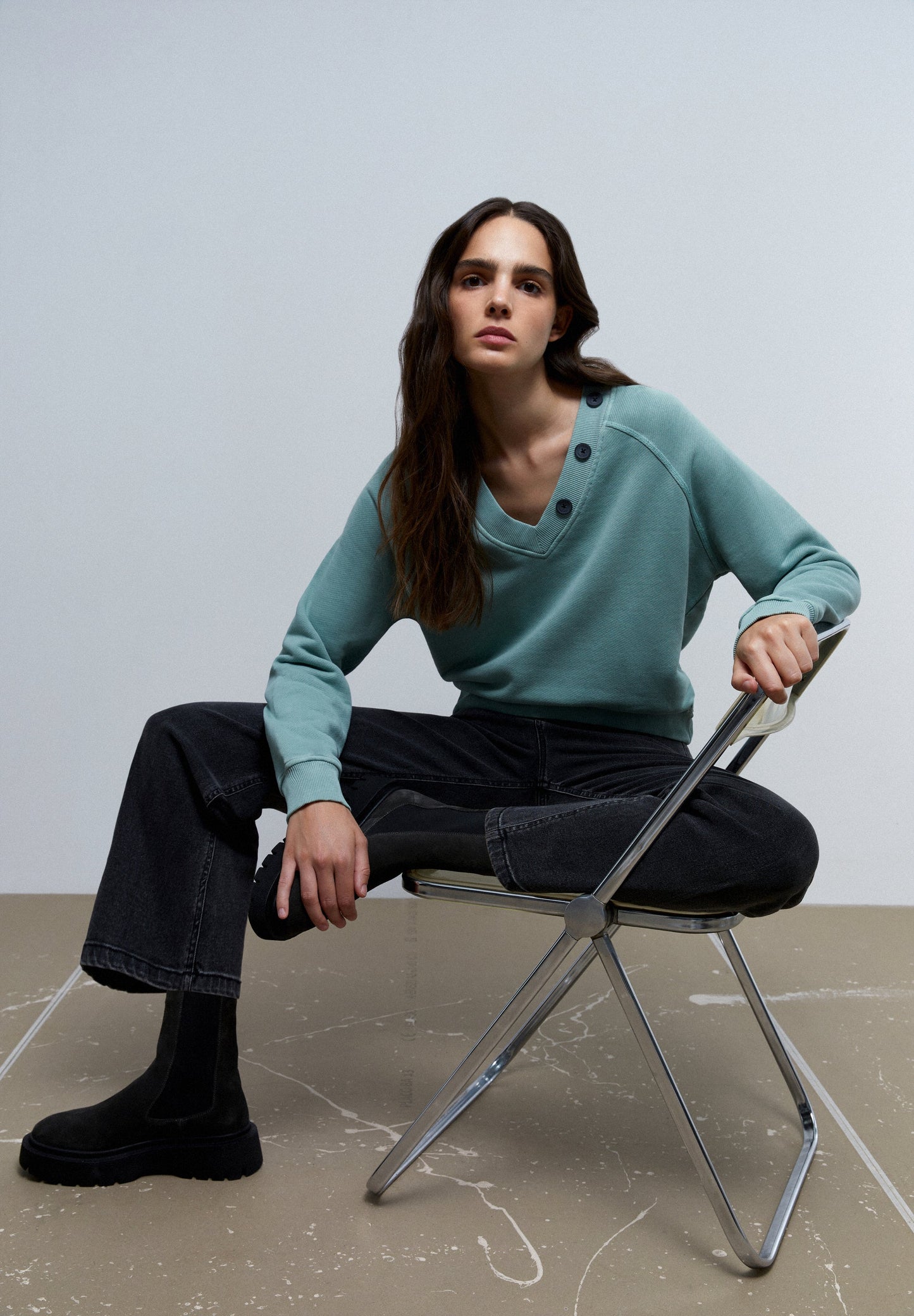 SWEATSHIRT COM BOTÕES NA GOLA