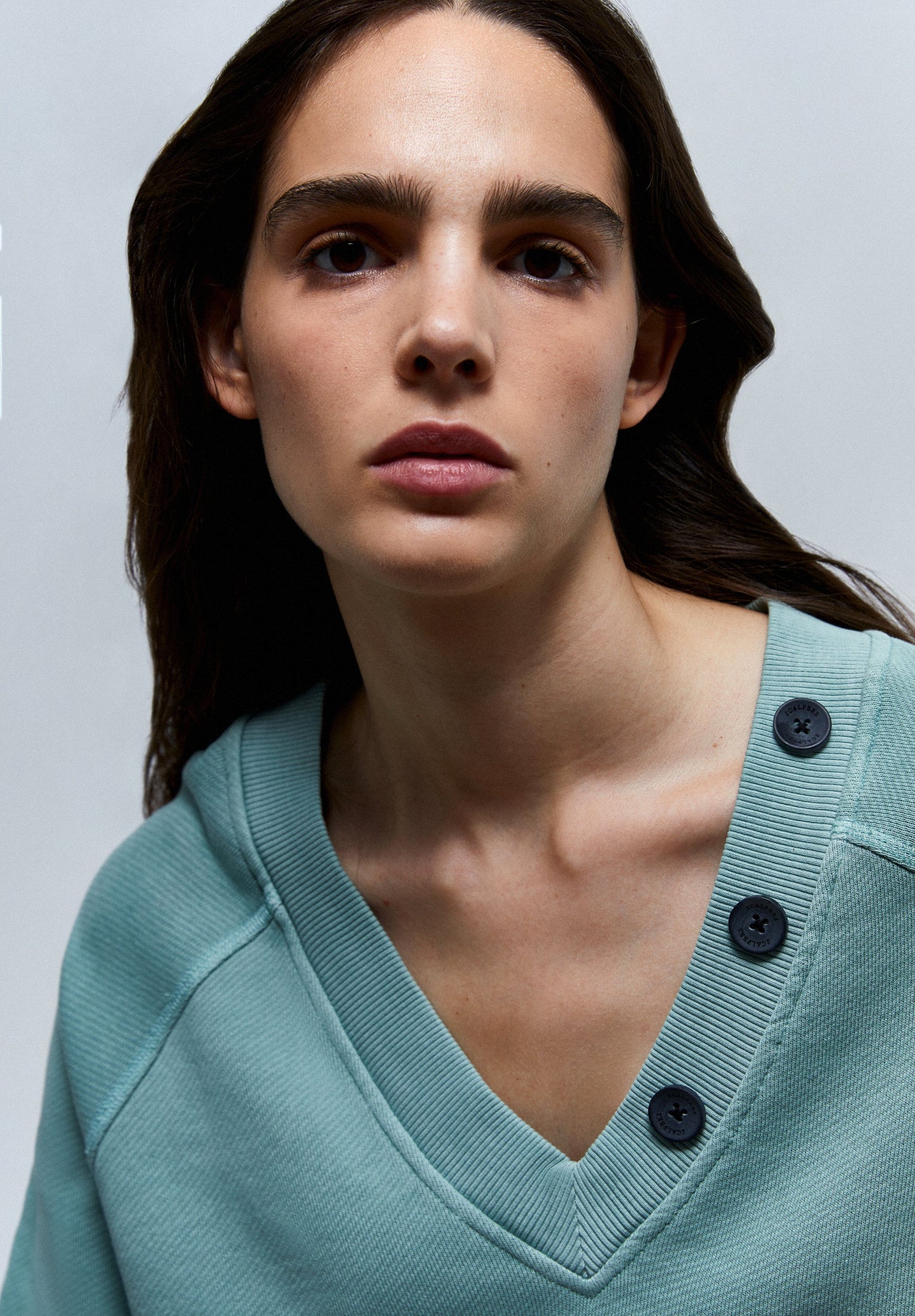 SWEATSHIRT COM BOTÕES NA GOLA