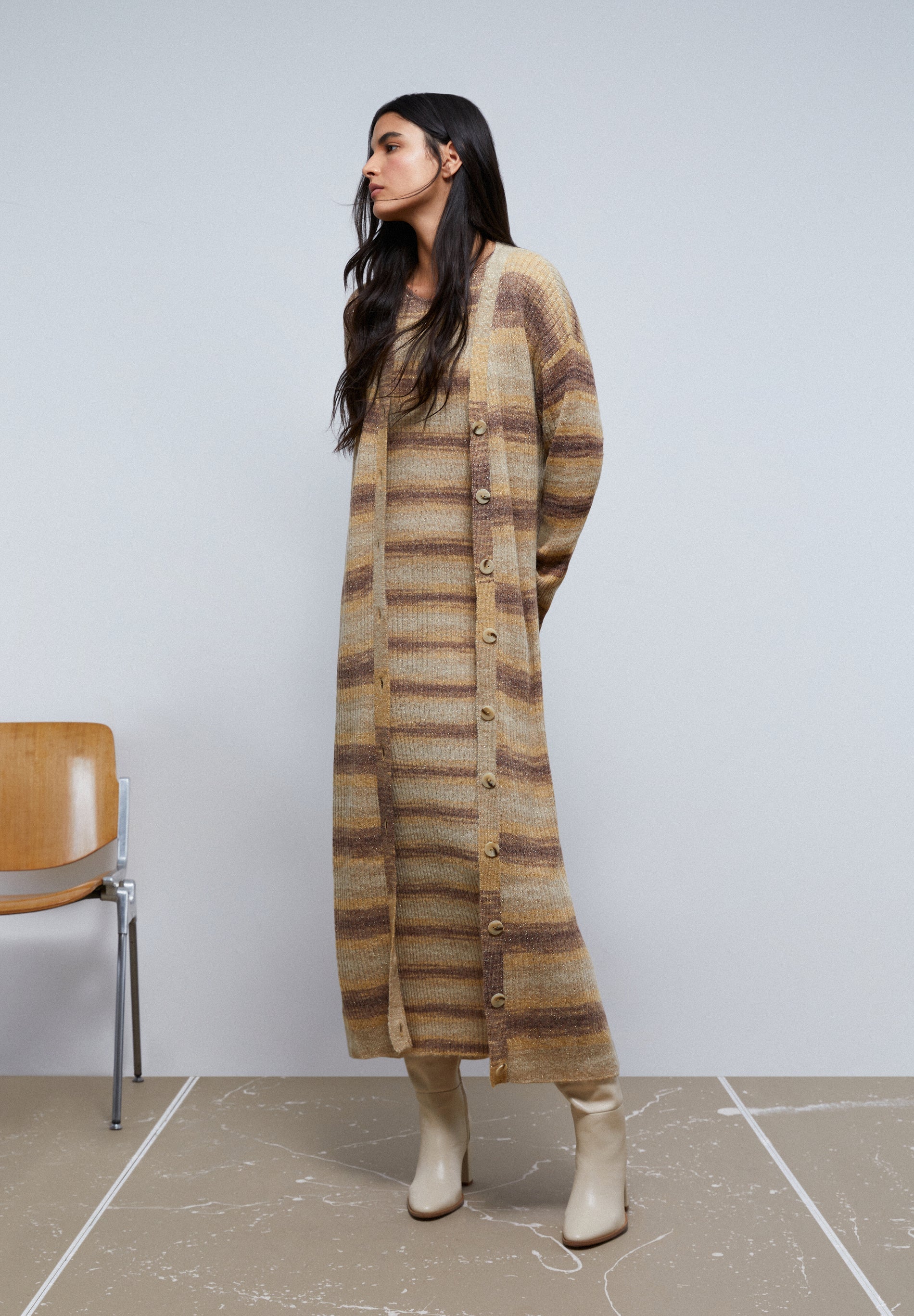 VESTIDO MIDI DE MALHA ÀS RISCAS