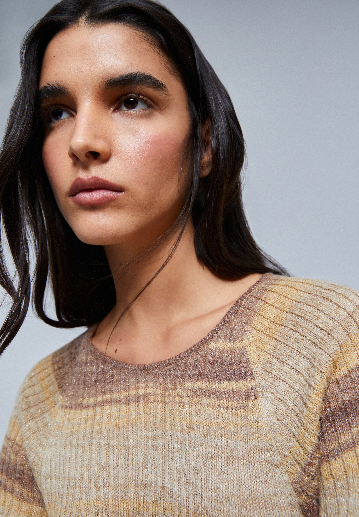 VESTIDO MIDI DE MALHA ÀS RISCAS