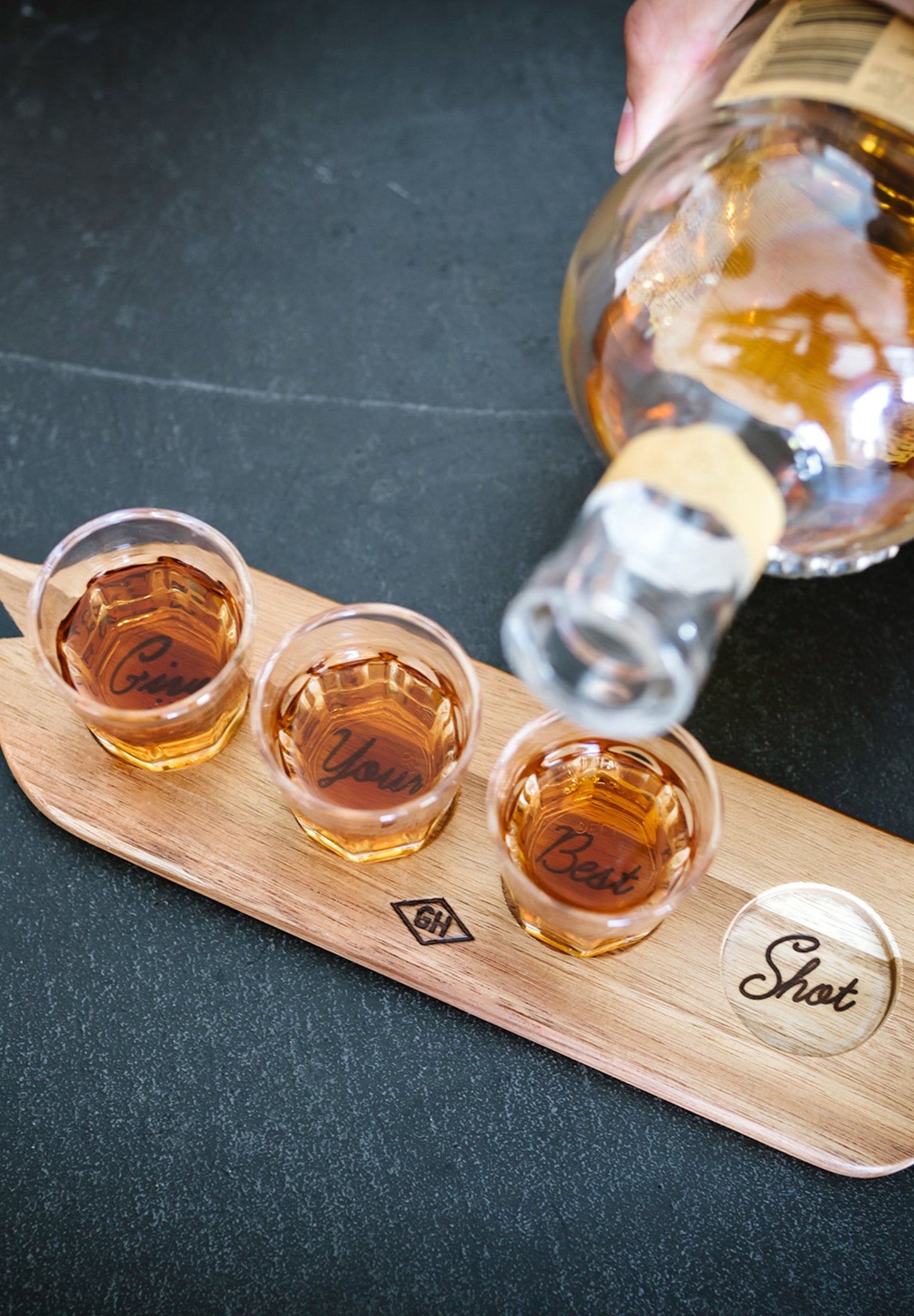 GENTLEMEN'S HARDWARE | SERVING PADDLE & SHOT GLASSES