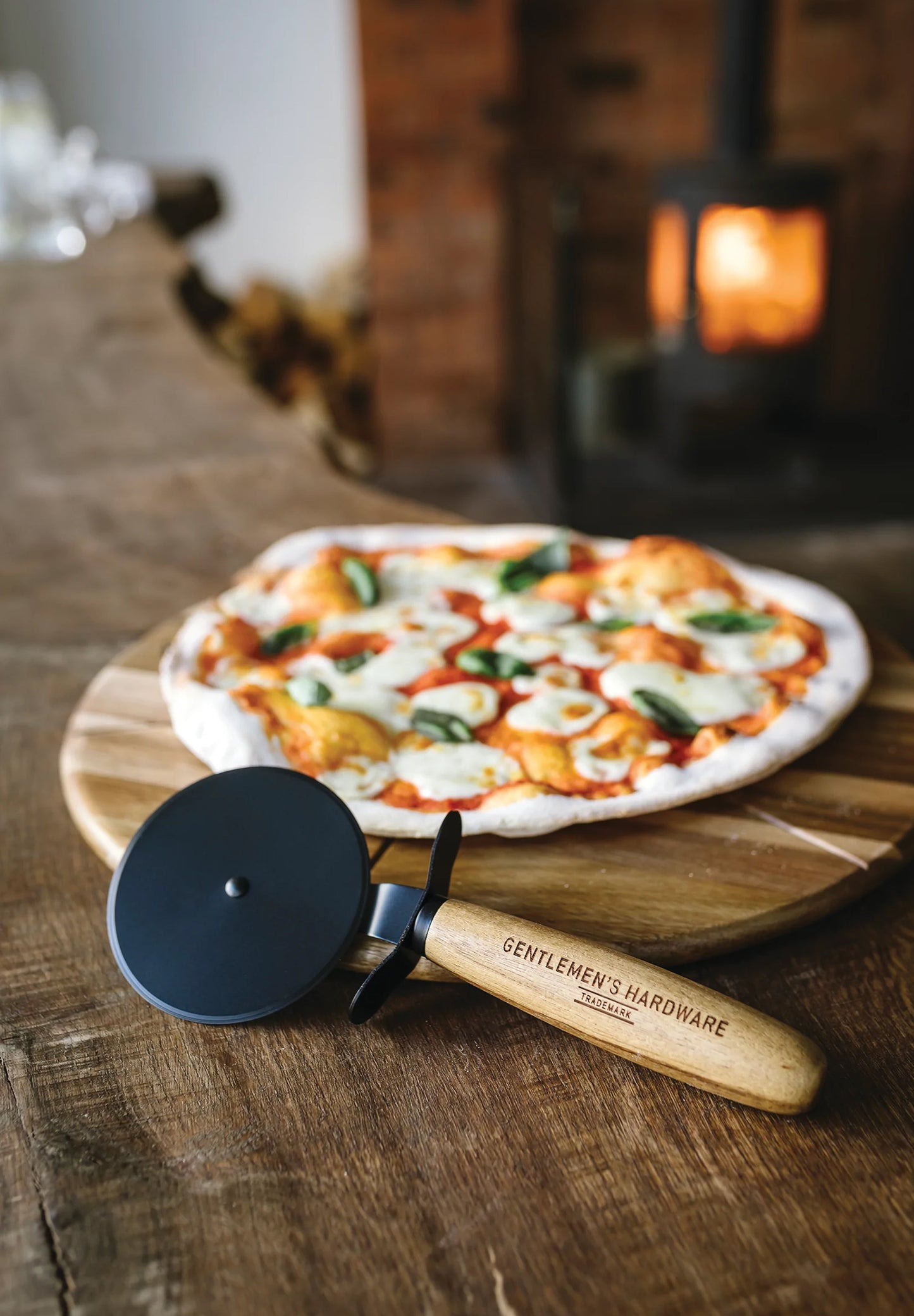 GENTLEMEN'S HARDWARE | PIZZA CUTTER & SERVING BOARD - Scalpers