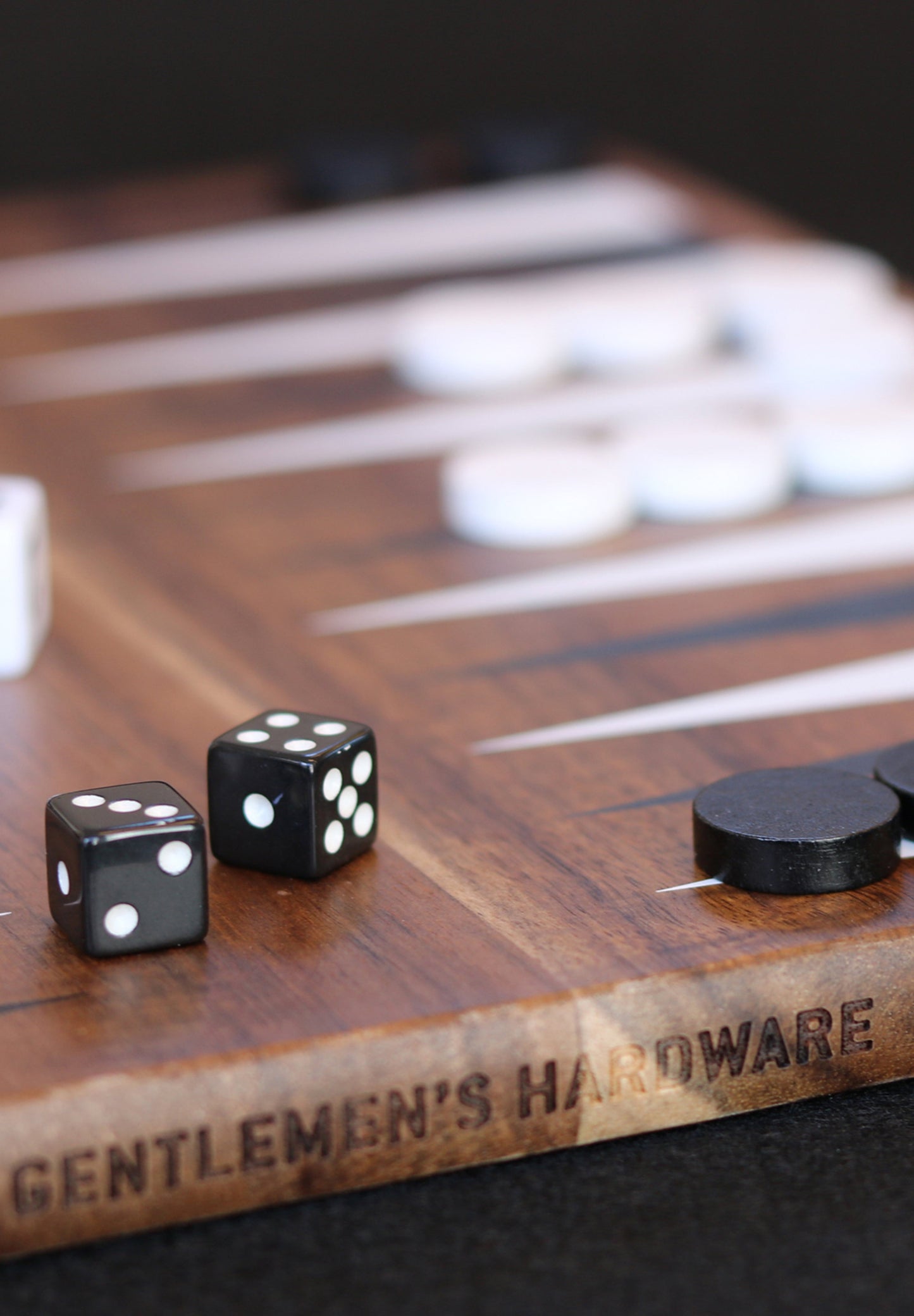 GENTLEMEN'S HARDWARE | JUEGO DE BACKGAMMON DE MADERA