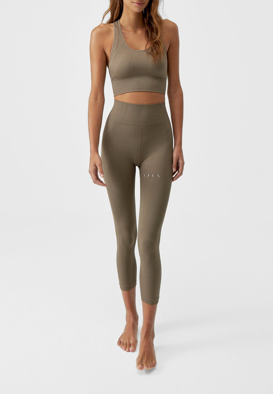 BORN LIVING YOGA | TOP ZINA