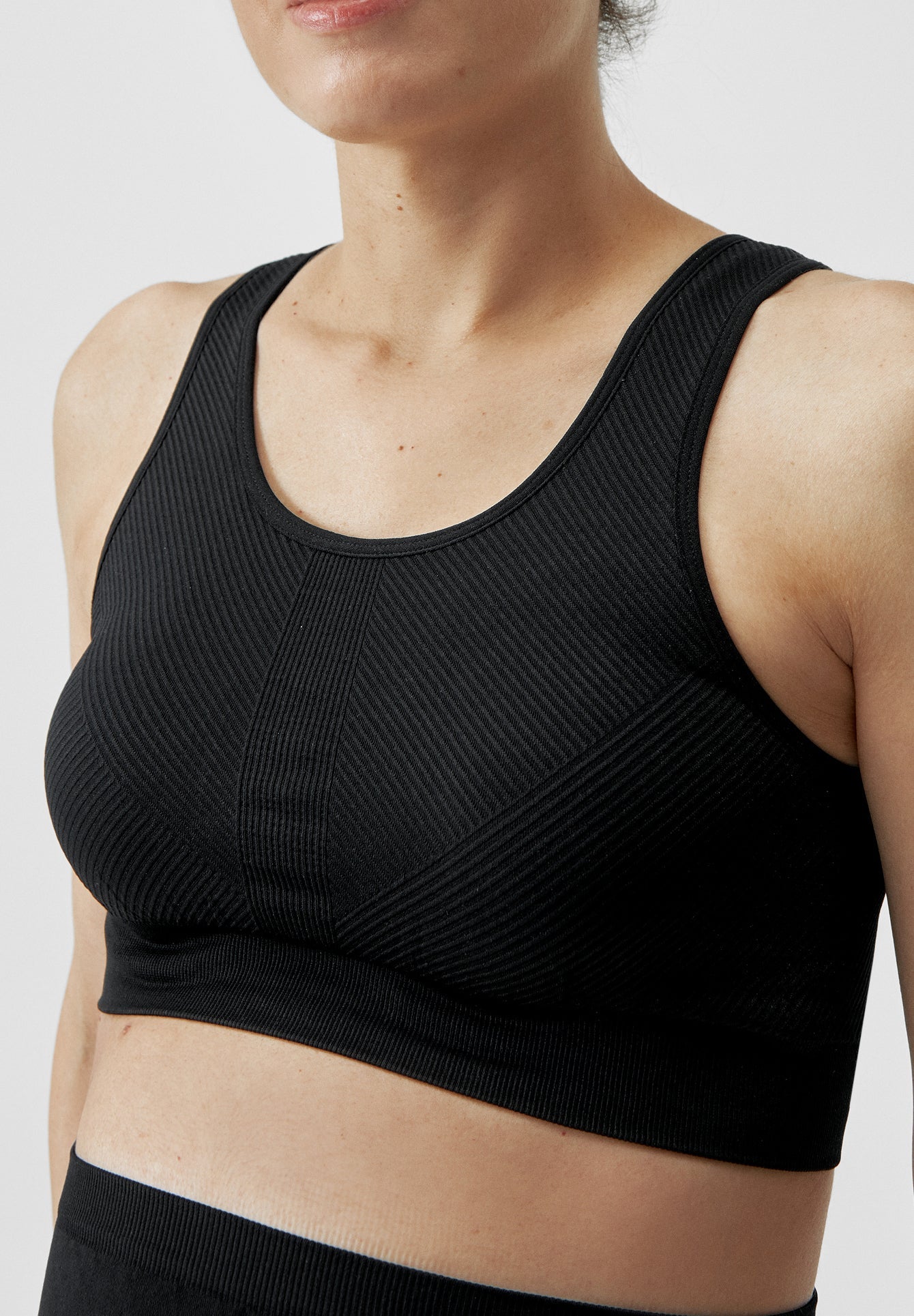 BORN LIVING YOGA | TOP MERE