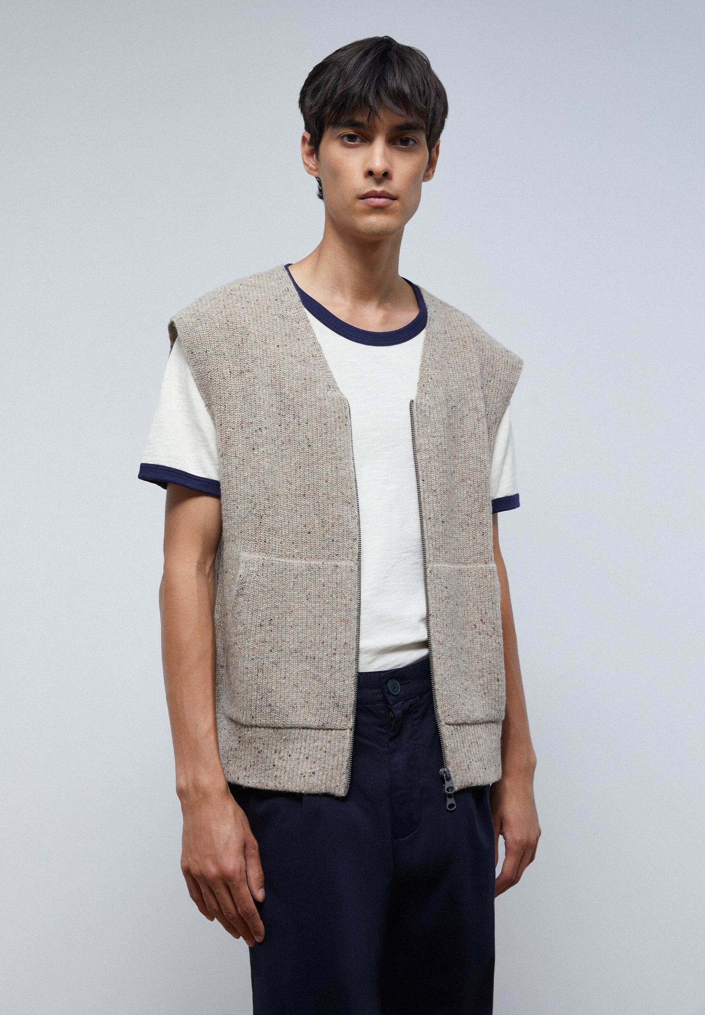 COLETE DE MALHA COM ZIP