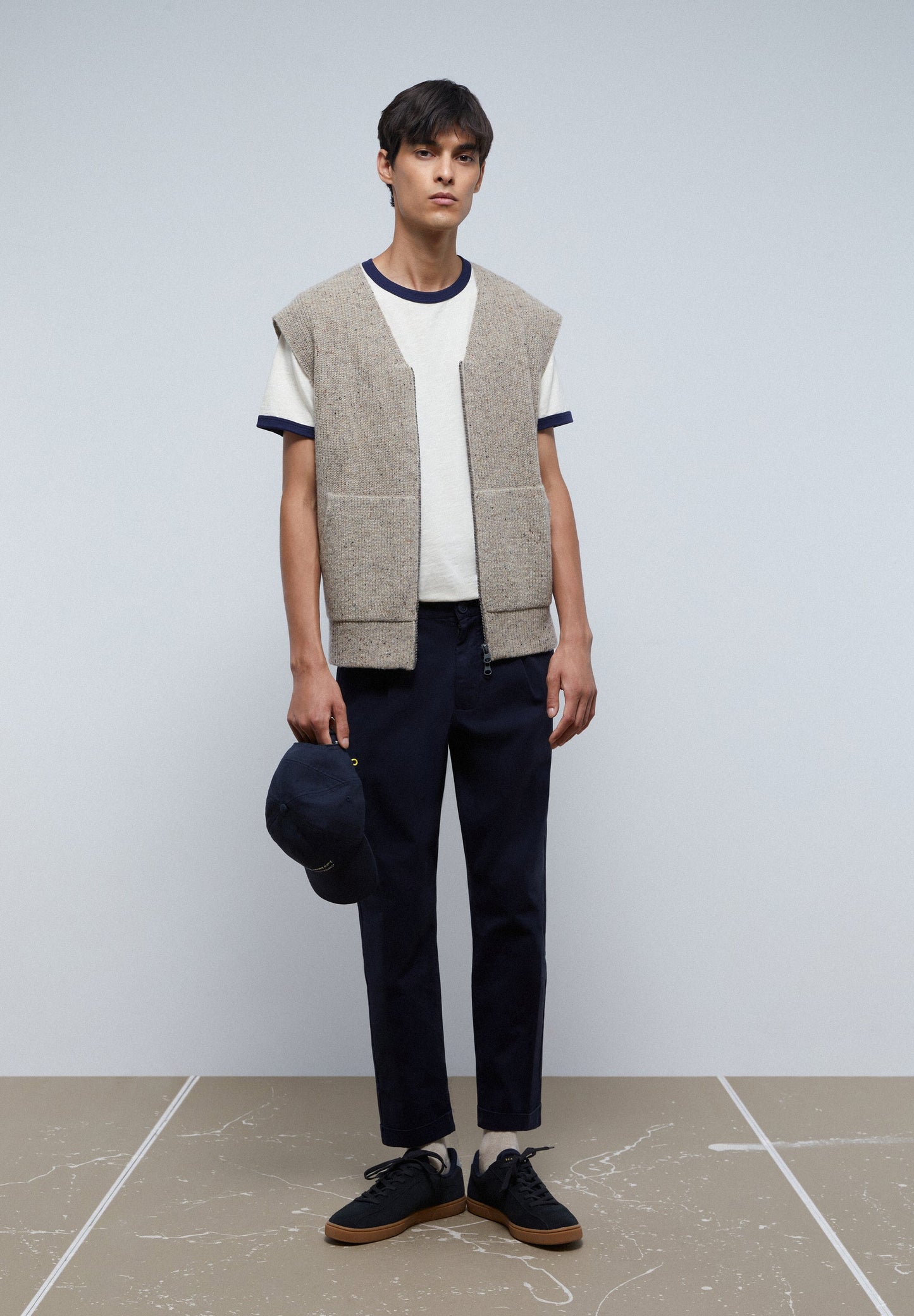 COLETE DE MALHA COM ZIP