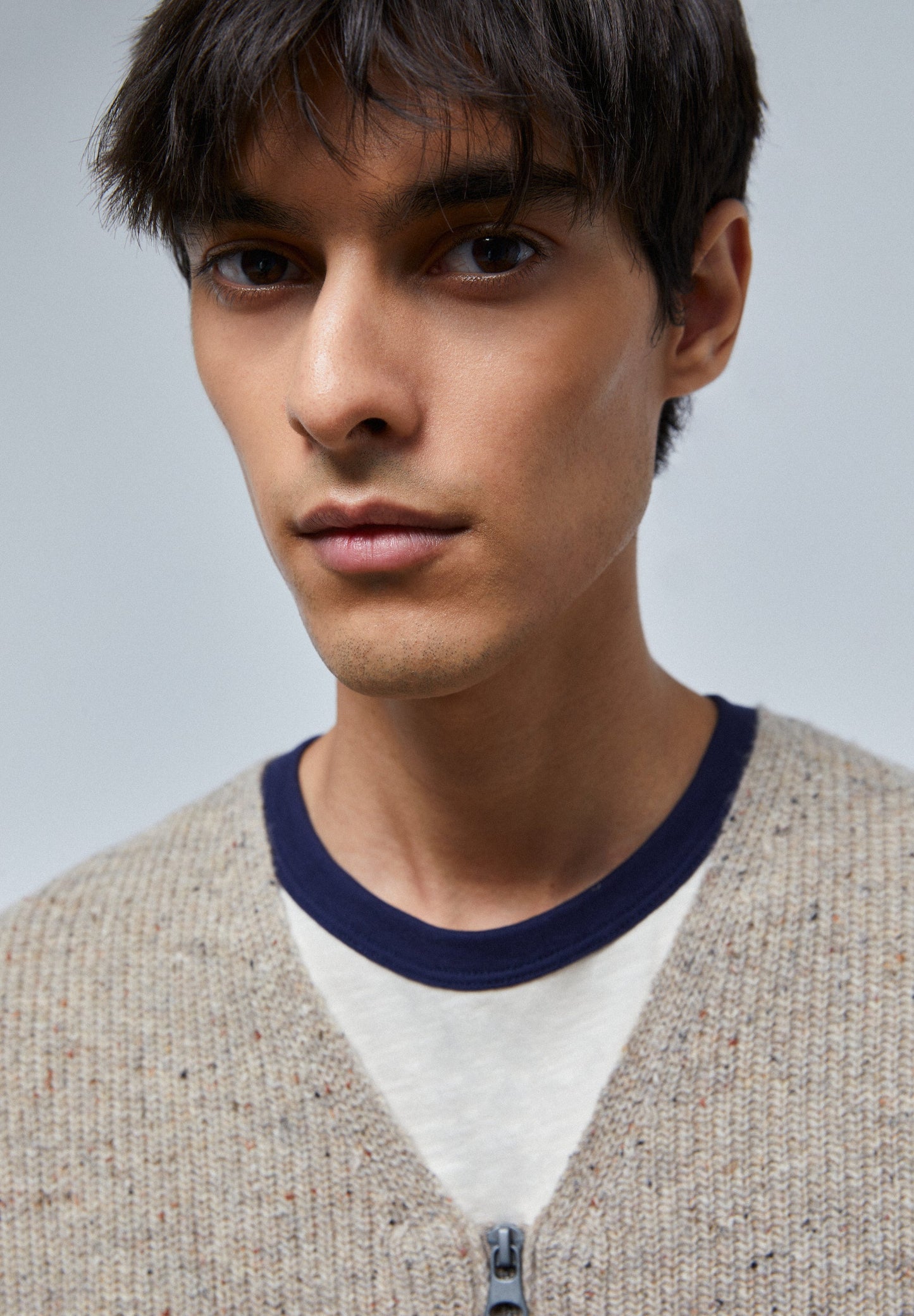 COLETE DE MALHA COM ZIP