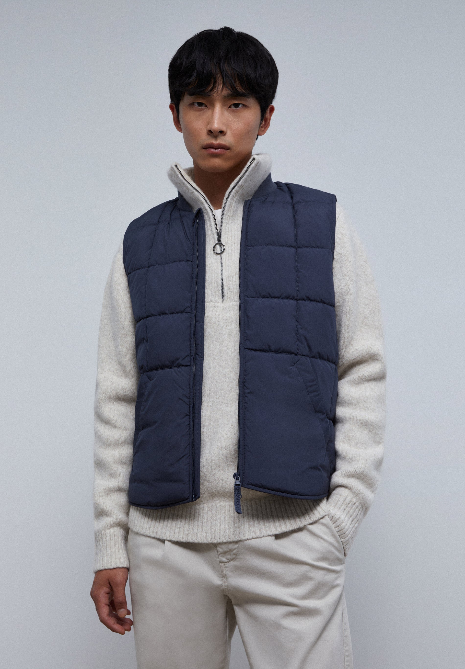 COLETE ACOLCHOADO COM PORMENOR NA GOLA