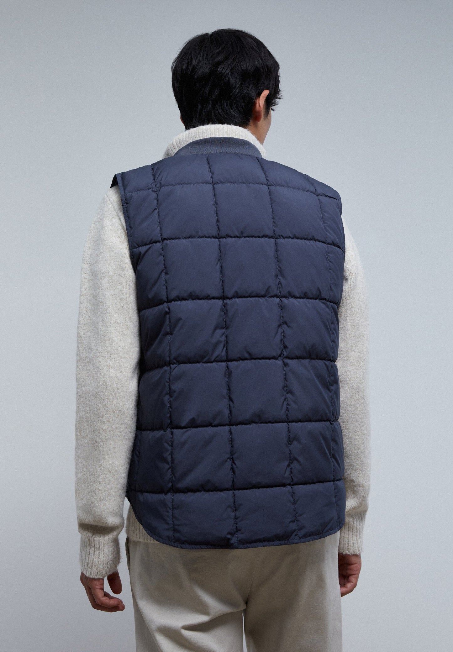 COLETE ACOLCHOADO COM PORMENOR NA GOLA