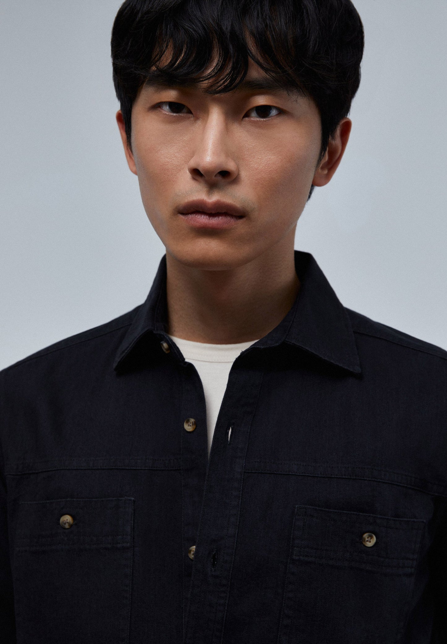 CAMISA DENIM COM BOLSOS