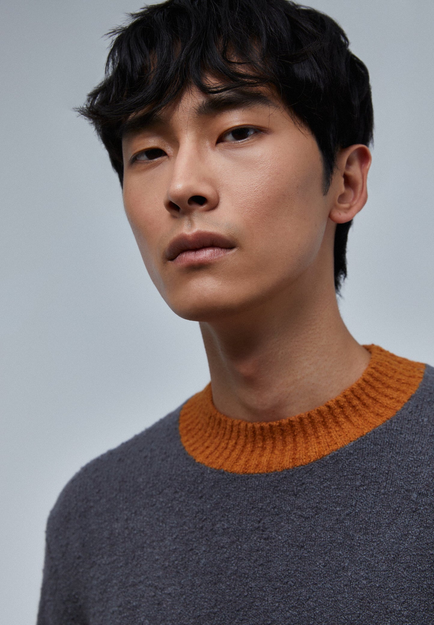 SWEATER DE MALHA COM PORMENOR A CONTRASTAR