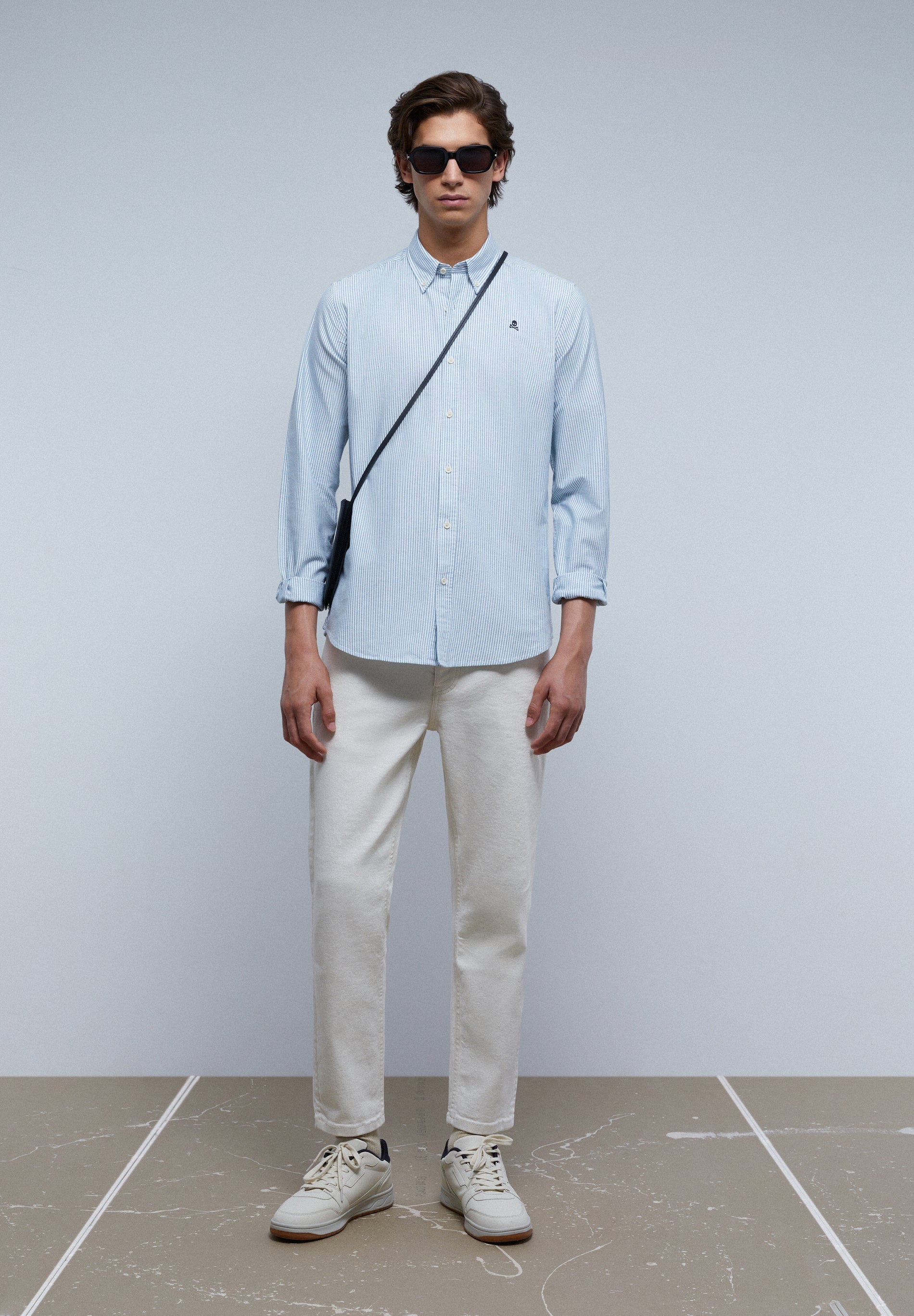 CAMISA OXFORD COM SKULL A CONTRASTAR