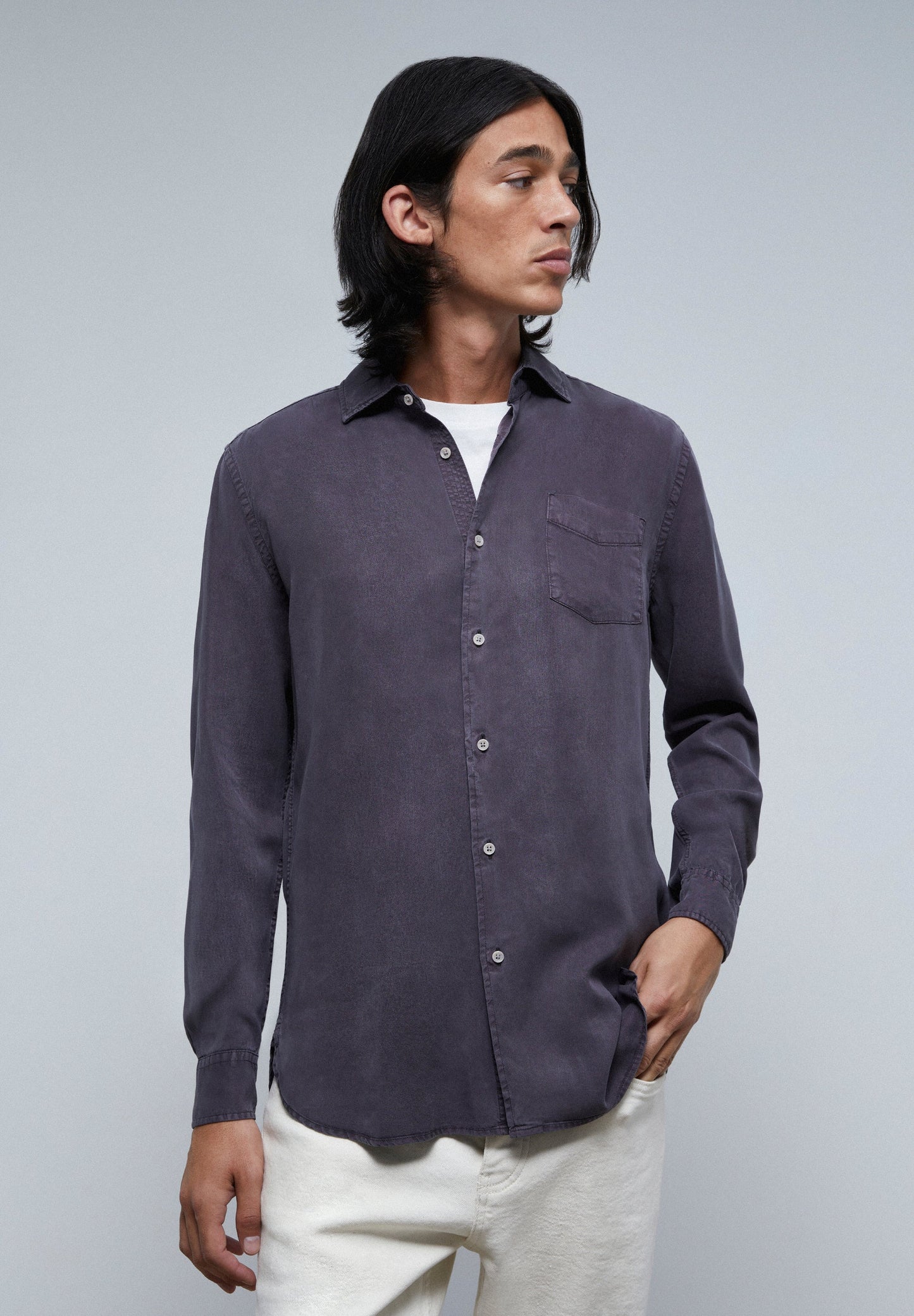 CAMISA EM TECIDO SINTÉTICO COM BOLSO