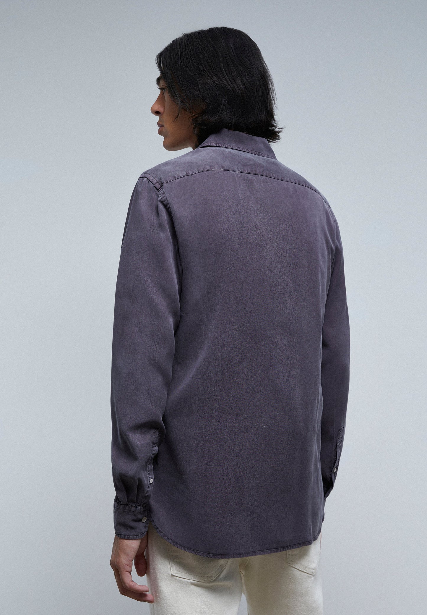 CAMISA EM TECIDO SINTÉTICO COM BOLSO